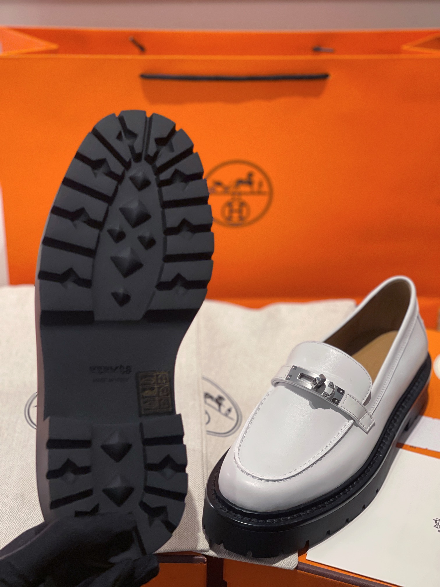 Hermès LCoNe Loafers: Classic Style for Autumn & Winter - Premium Leather 10 i1731140092 7459 1