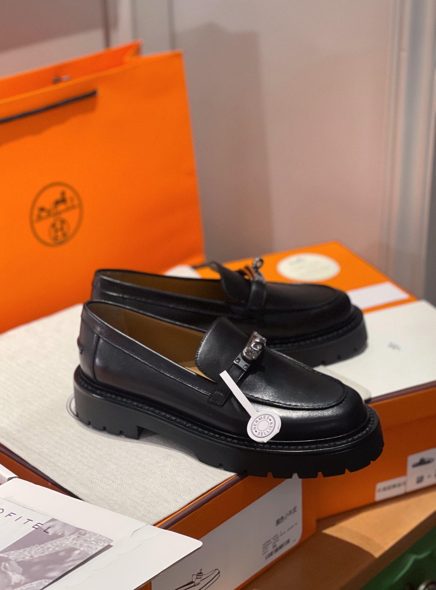 Hermès LCoNe Loafers: Classic Style with Kelly Buckle & Lightweight Sole 5 i1731244390 2256 0