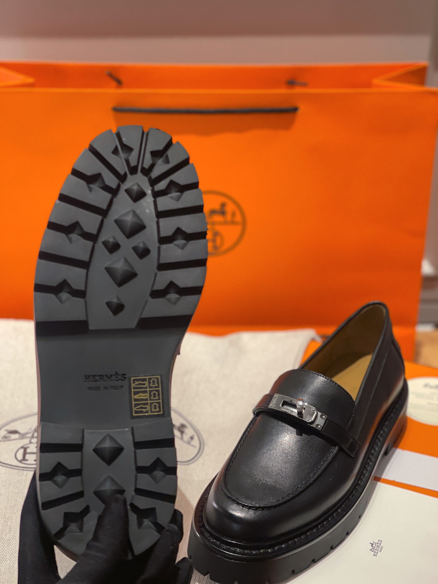 Hermès LCoNe Loafers: Classic Style with Kelly Buckle & Lightweight Sole 10 i1731244602 3803 0