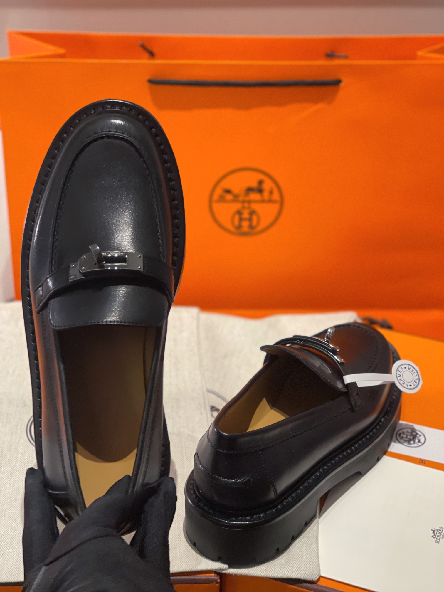 Hermès LCoNe Loafers: Classic Style with Kelly Buckle & Lightweight Sole 8 i1731244602 7418 1