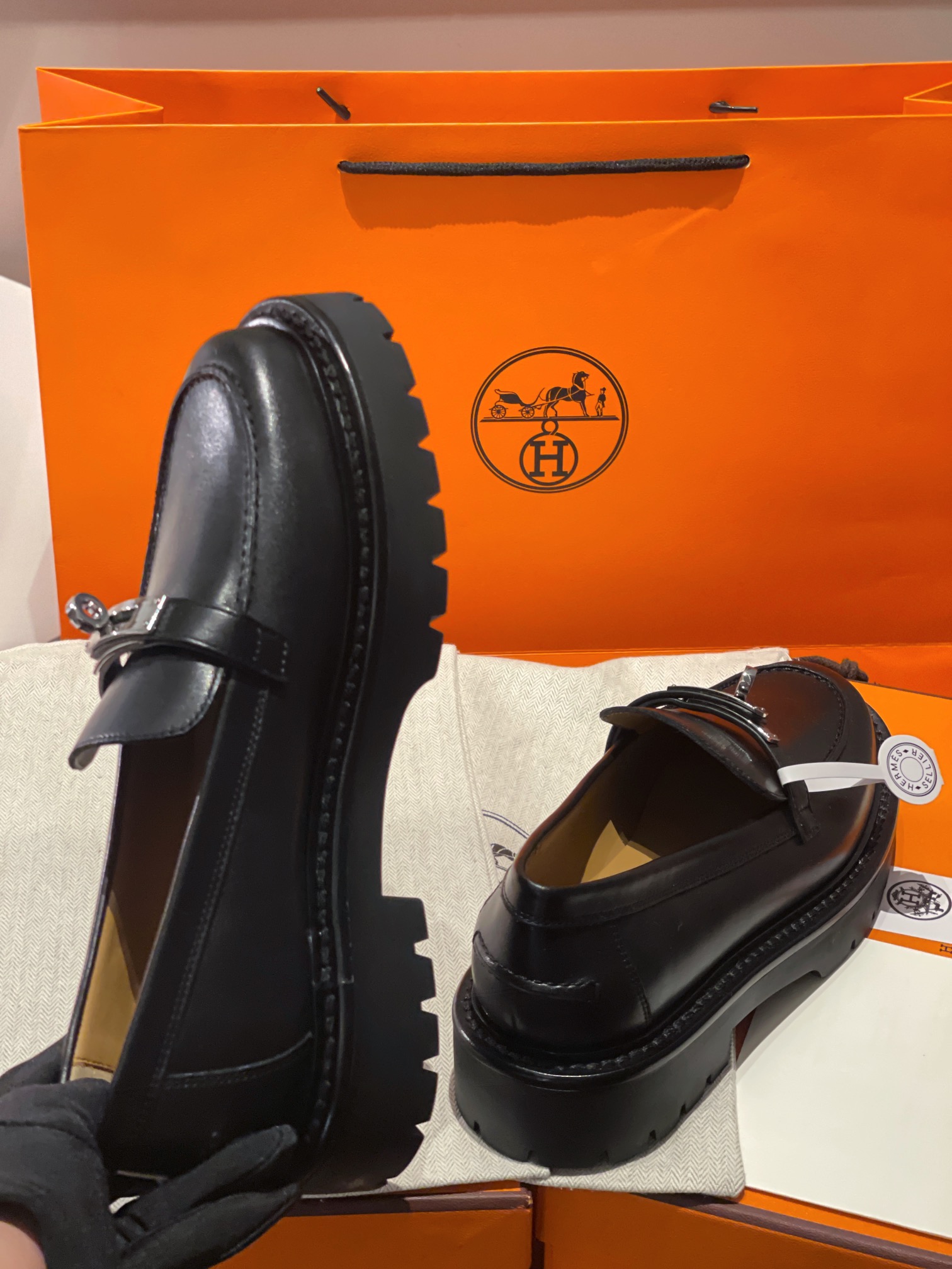 Hermès LCoNe Loafers: Classic Style with Kelly Buckle & Lightweight Sole 9 i1731244602 8772 2
