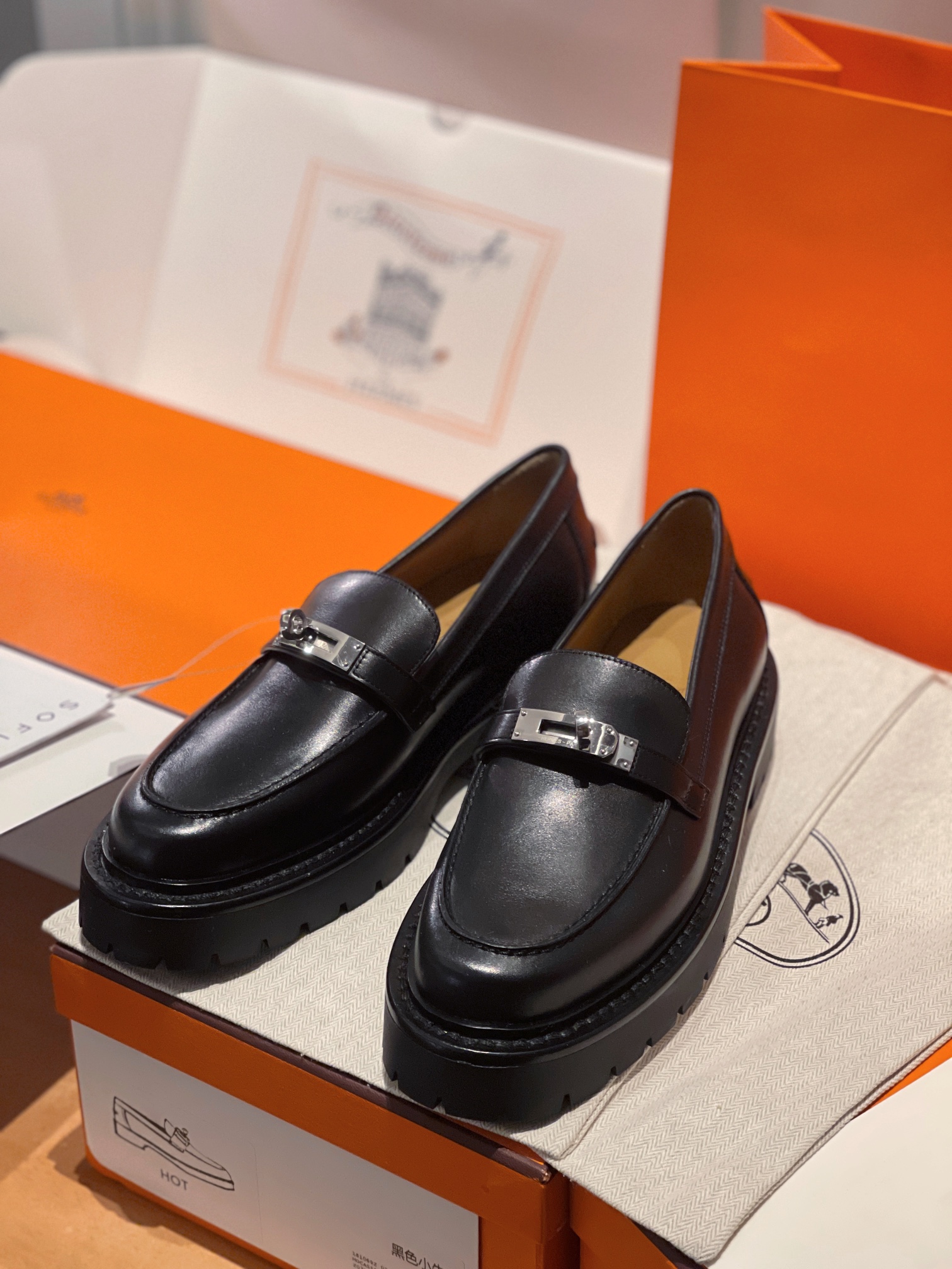 Hermès LCoNe Loafers: Classic Style with Kelly Buckle & Lightweight Sole 3 i1731244866 8187 0