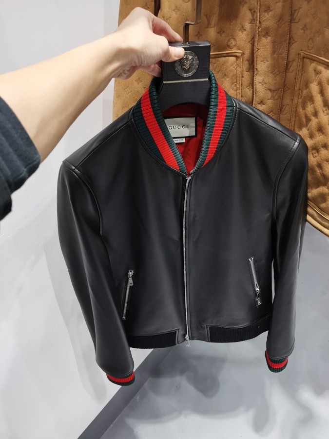 NO:675850,The century-old classic Gucci official website has been online for more than 4 years until now. The official website is still selling, which shows its popularity. High-quality sheepskin, hardware washable for customers ~ Material imported sheepskin Slim fit Size: 48-56 80,,gucci,sheepskin,Top Customize119860909百年经典 gucci官网一直在线时长超4年直到现在,官网还在销售,可见火爆程度,优质绵羊皮,客供五金水洗～ 材质进口绵羊皮 版型修身 尺码:48-56 80,,gucci,sheepskin,Top Customize1,Men's clothing