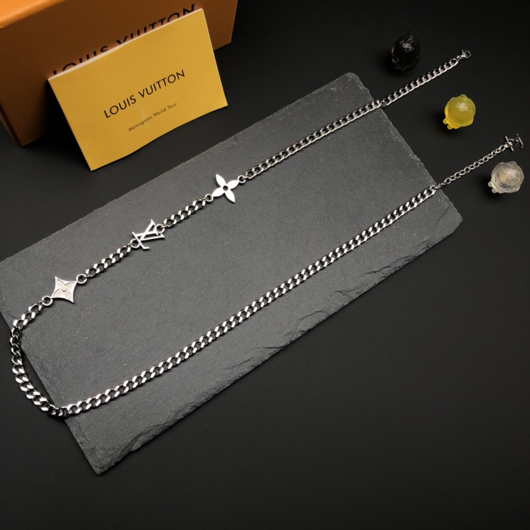 Louis Vuitton - Necklace