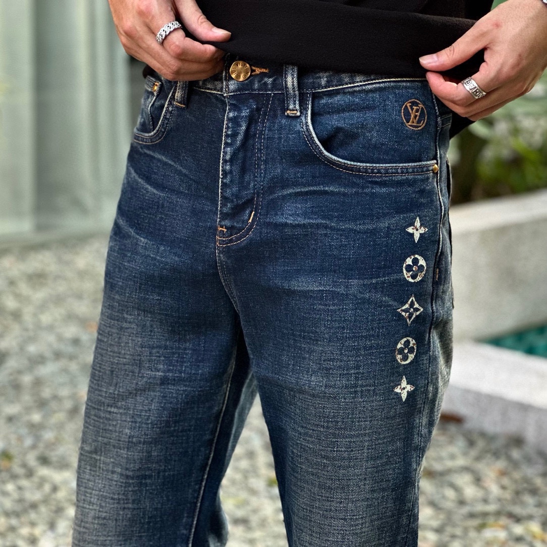 直筒裤新款🔥现货🔥🔥原单直筒裤，超级定制，重工工艺，版型超赞👍🏻喜欢赶紧下单，尺码：S M L XL 2