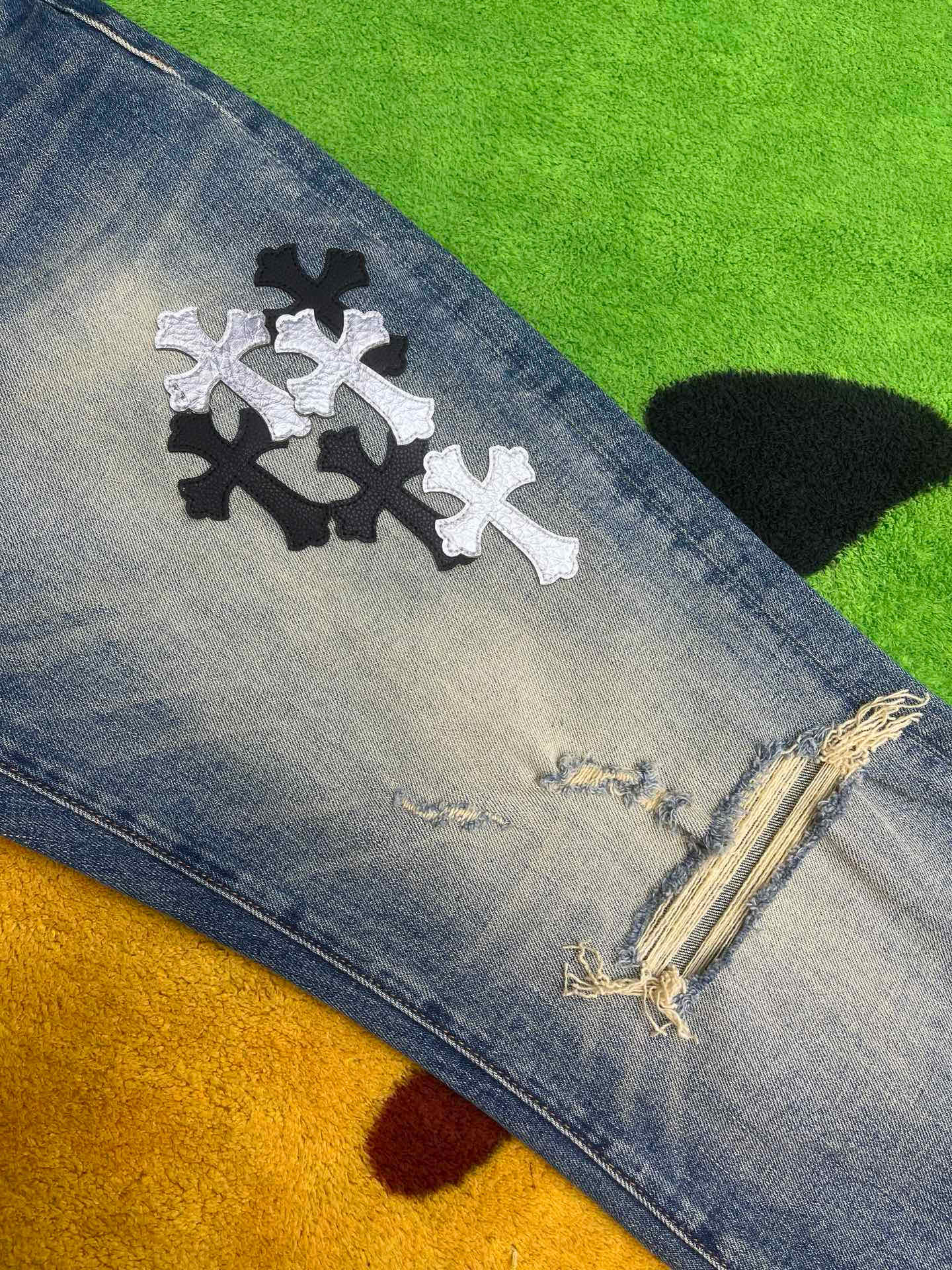 ￼  春夏破洞阔腿裤，🔥2047🔥新款爆款💥现货🔥原单爆款牛仔裤👖超级定制款，原版五金，超级重工工艺，版