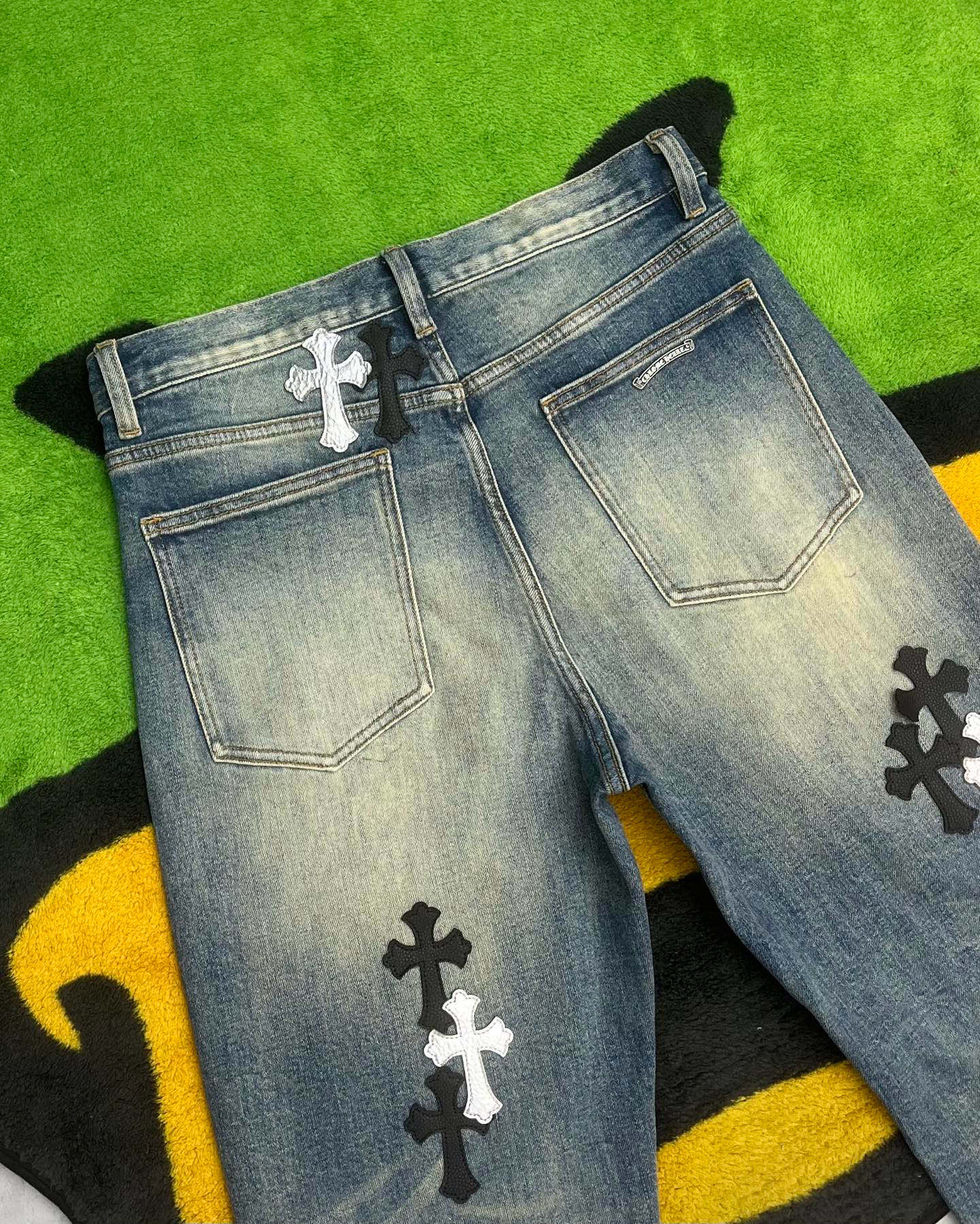 ￼  春夏破洞阔腿裤，🔥2047🔥新款爆款💥现货🔥原单爆款牛仔裤👖超级定制款，原版五金，超级重工工艺，版