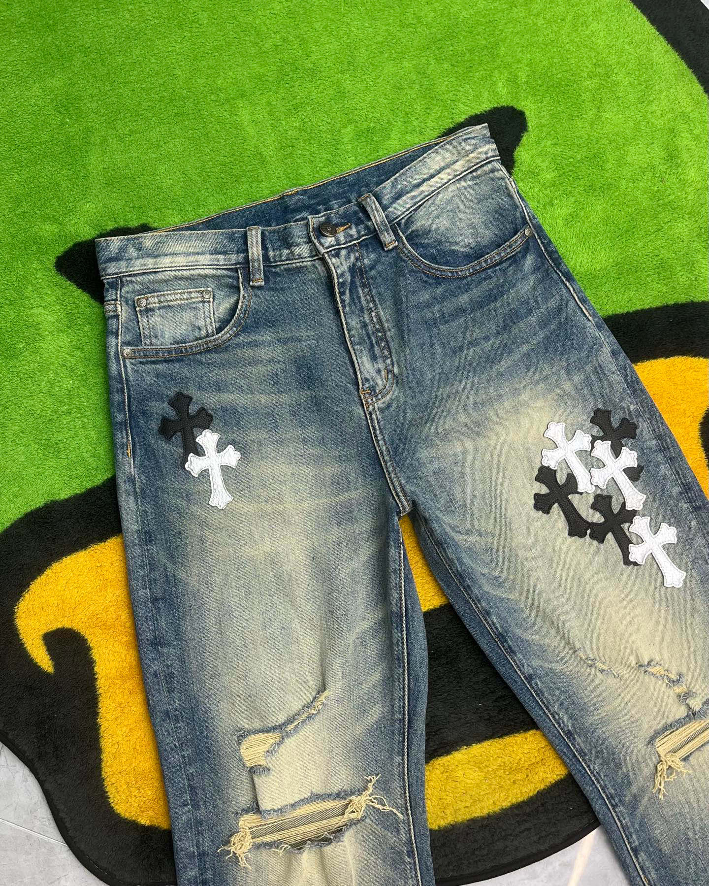 ￼  春夏破洞阔腿裤，🔥2047🔥新款爆款💥现货🔥原单爆款牛仔裤👖超级定制款，原版五金，超级重工工艺，版