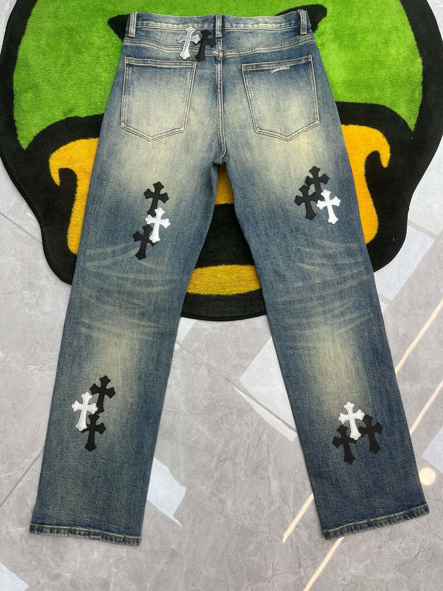￼  春夏破洞阔腿裤，🔥2047🔥新款爆款💥现货🔥原单爆款牛仔裤👖超级定制款，原版五金，超级重工工艺，版