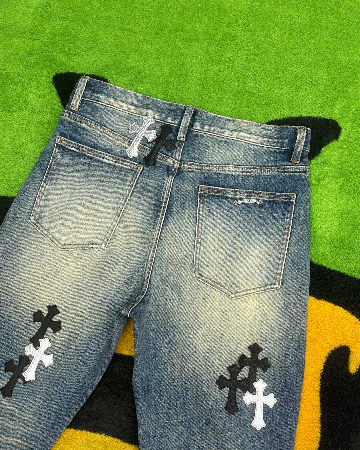 ￼  春夏破洞阔腿裤，🔥2047🔥新款爆款💥现货🔥原单爆款牛仔裤👖超级定制款，原版五金，超级重工工艺，版