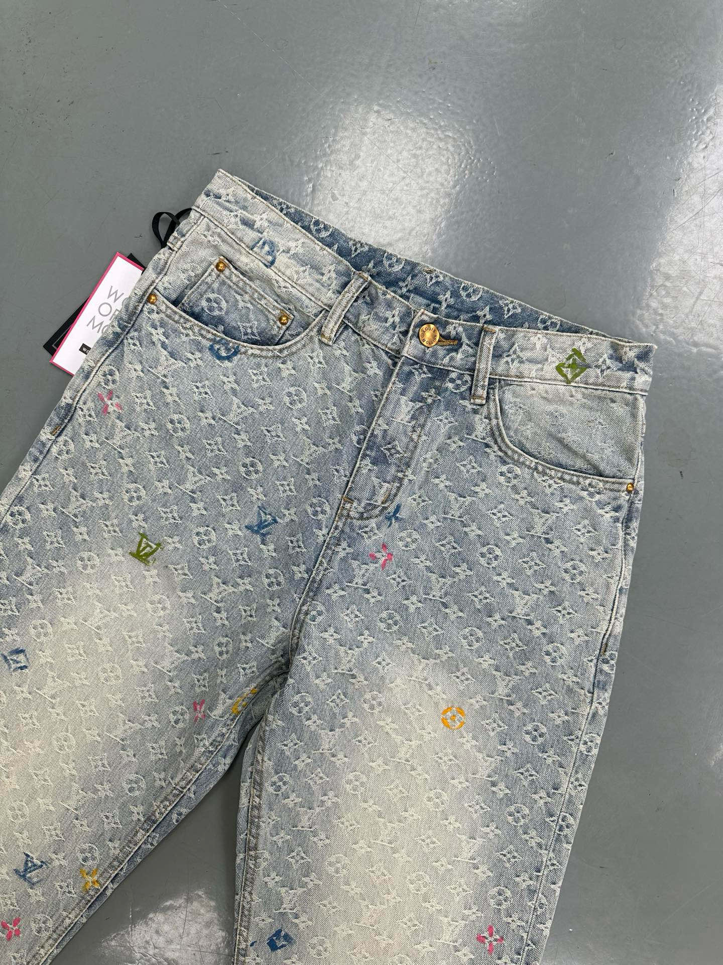  最新款，直筒阔腿裤牛仔裤👖超级定制款，原版五金，超级重工工艺，版型超赞👍细节做工无可挑剔！款式不挑人，