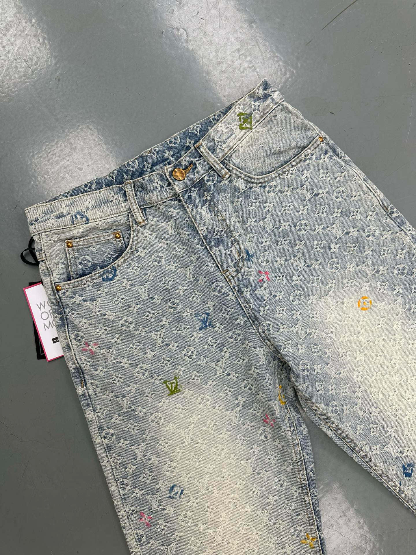  最新款，直筒阔腿裤牛仔裤👖超级定制款，原版五金，超级重工工艺，版型超赞👍细节做工无可挑剔！款式不挑人，