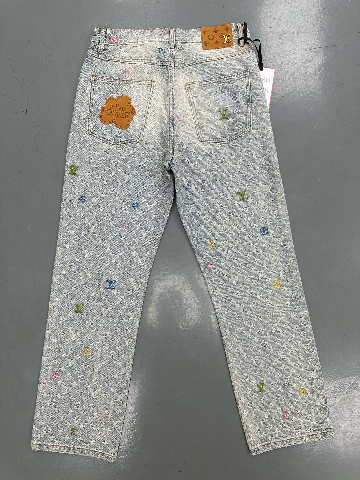  最新款，直筒阔腿裤牛仔裤👖超级定制款，原版五金，超级重工工艺，版型超赞👍细节做工无可挑剔！款式不挑人，