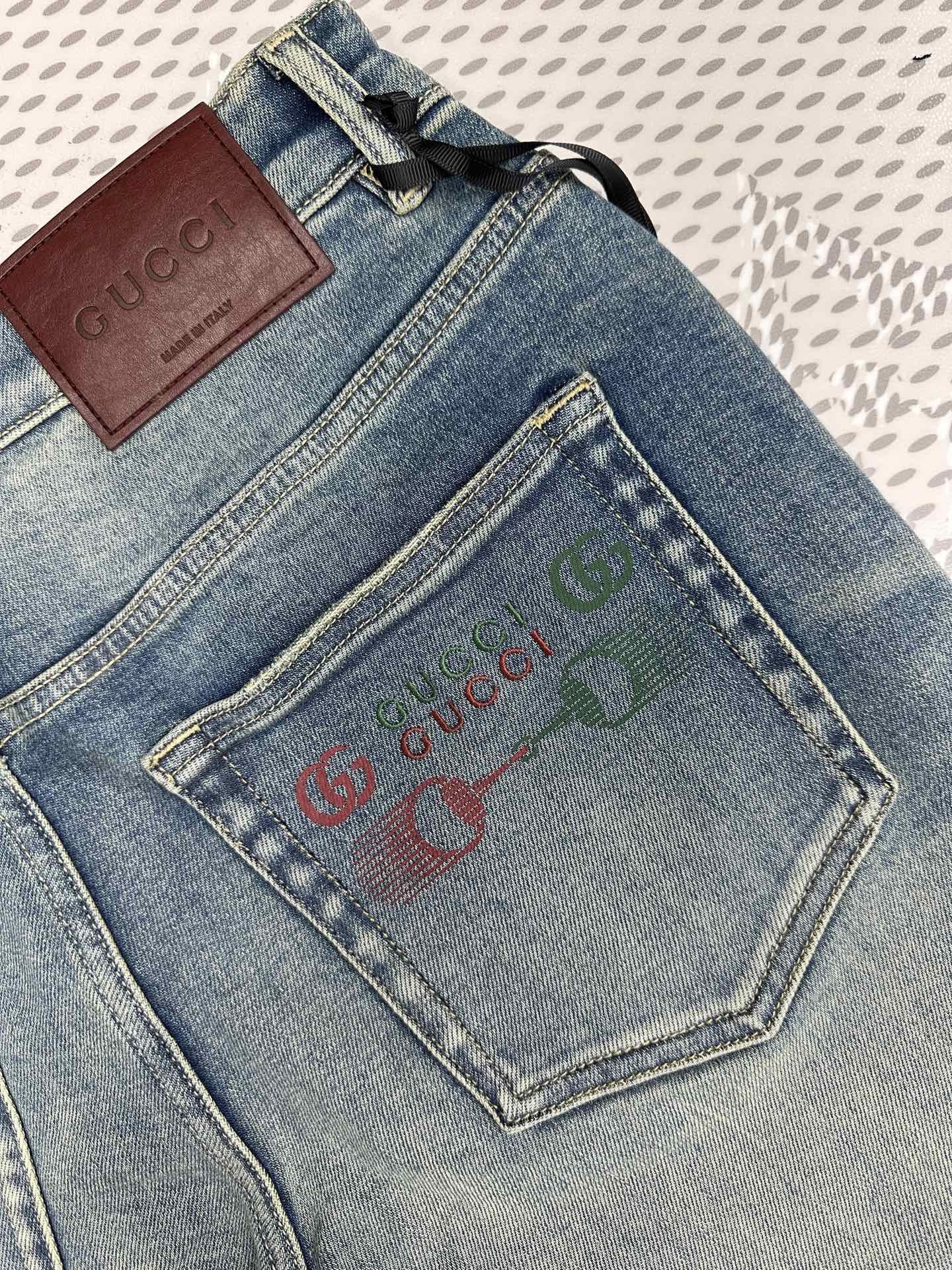 ￼ 新款现货上市🔥🔥🔥原单爆款牛仔裤👖超级定制款，原版五金，超级重工工艺，版型超赞👍细节做工无可挑剔！款