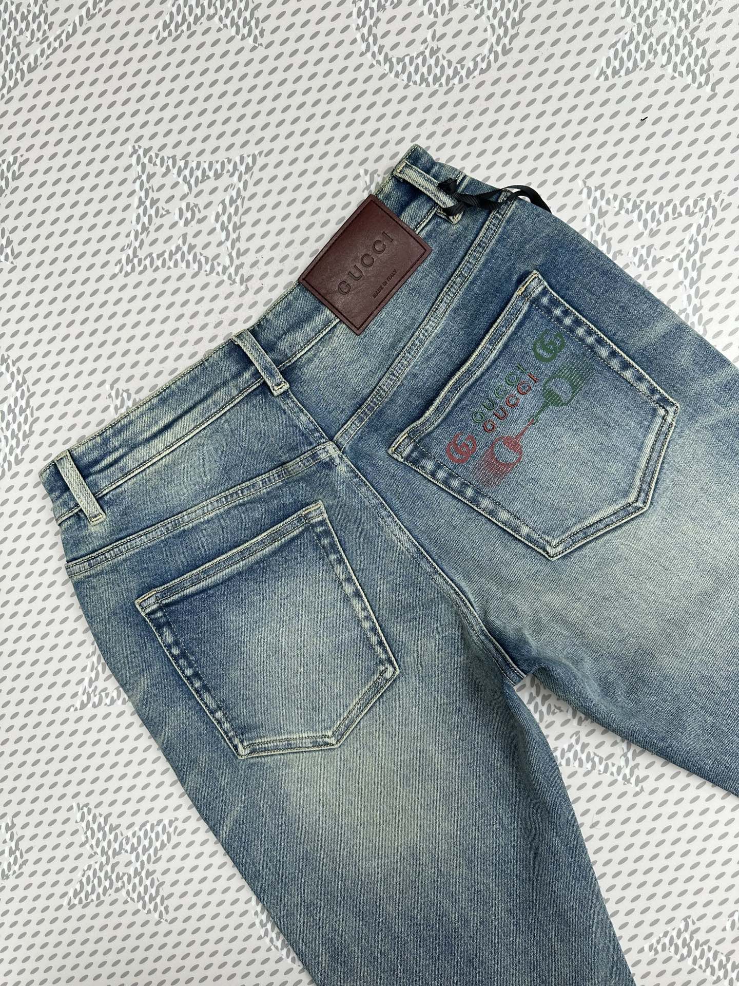 ￼ 新款现货上市🔥🔥🔥原单爆款牛仔裤👖超级定制款，原版五金，超级重工工艺，版型超赞👍细节做工无可挑剔！款