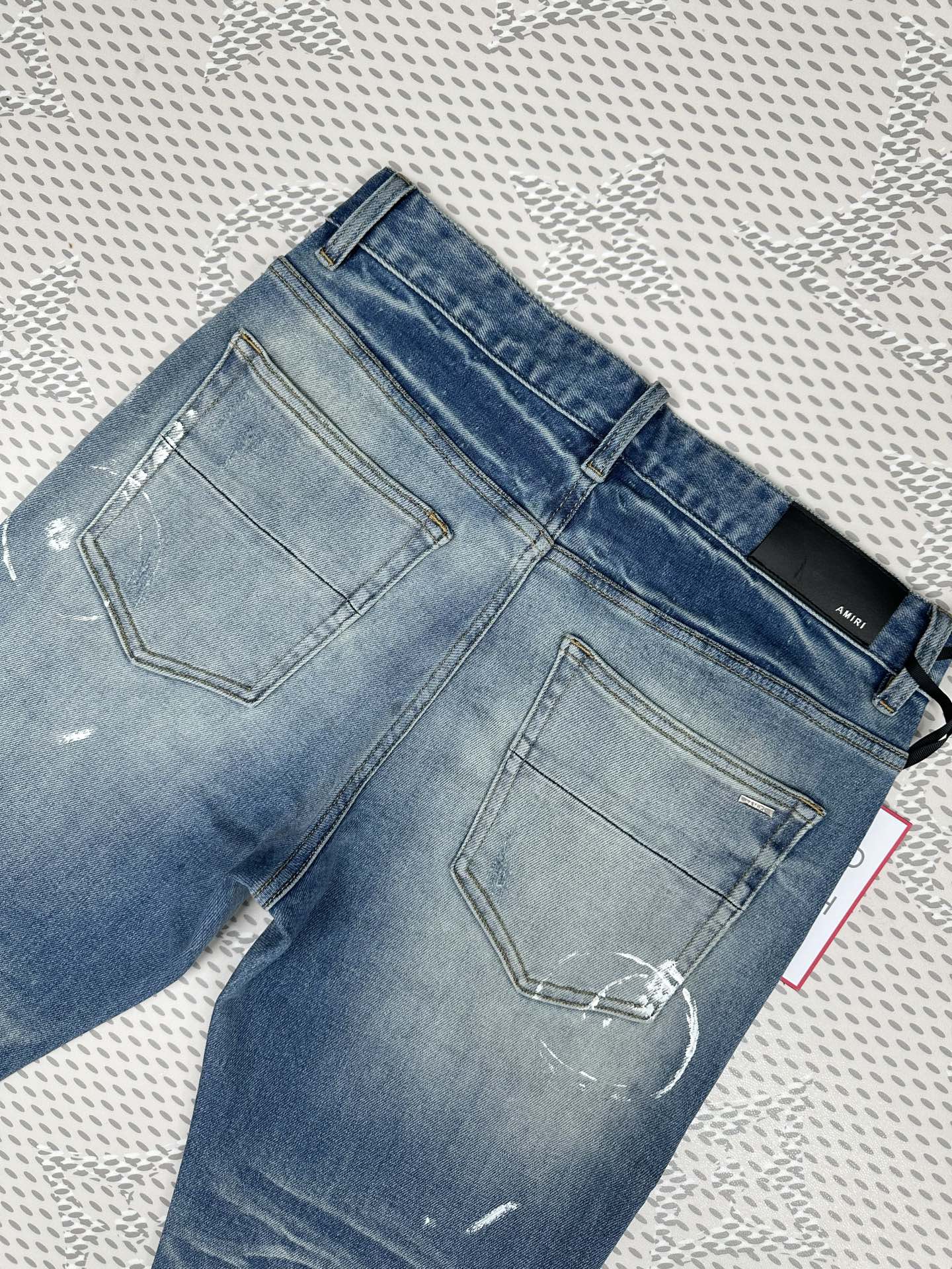 ￼ 新款现货上市🔥🔥🔥原单爆款牛仔裤👖超级定制款，原版五金，超级重工工艺，版型超赞👍细节做工无可挑剔！款