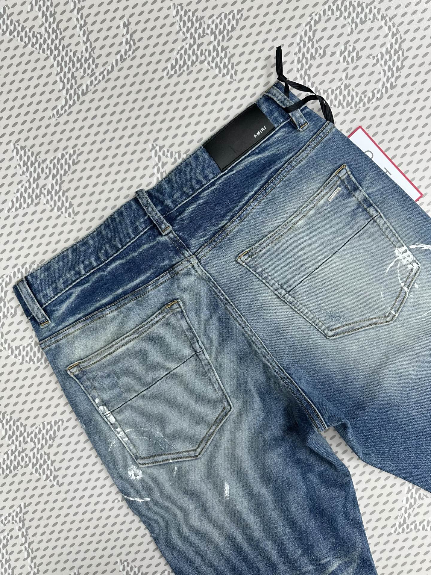 ￼ 新款现货上市🔥🔥🔥原单爆款牛仔裤👖超级定制款，原版五金，超级重工工艺，版型超赞👍细节做工无可挑剔！款