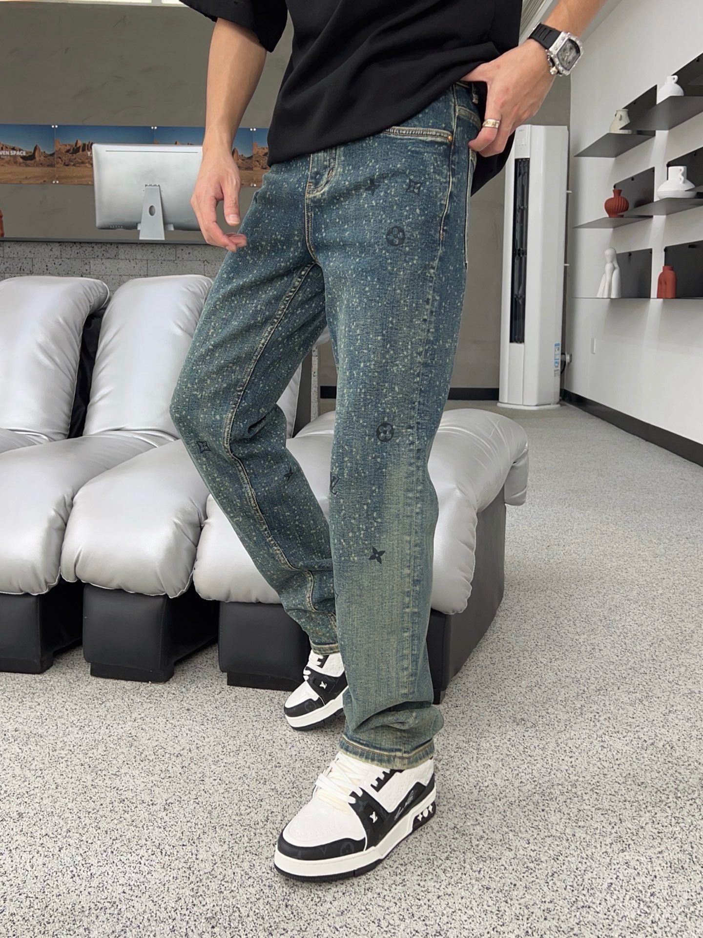 ￼  四季早秋新款，直筒裤，独家（首创）威登❤️原单品质🔥🔥最新品牛仔裤，原版工艺配件，经典图案，面料舒