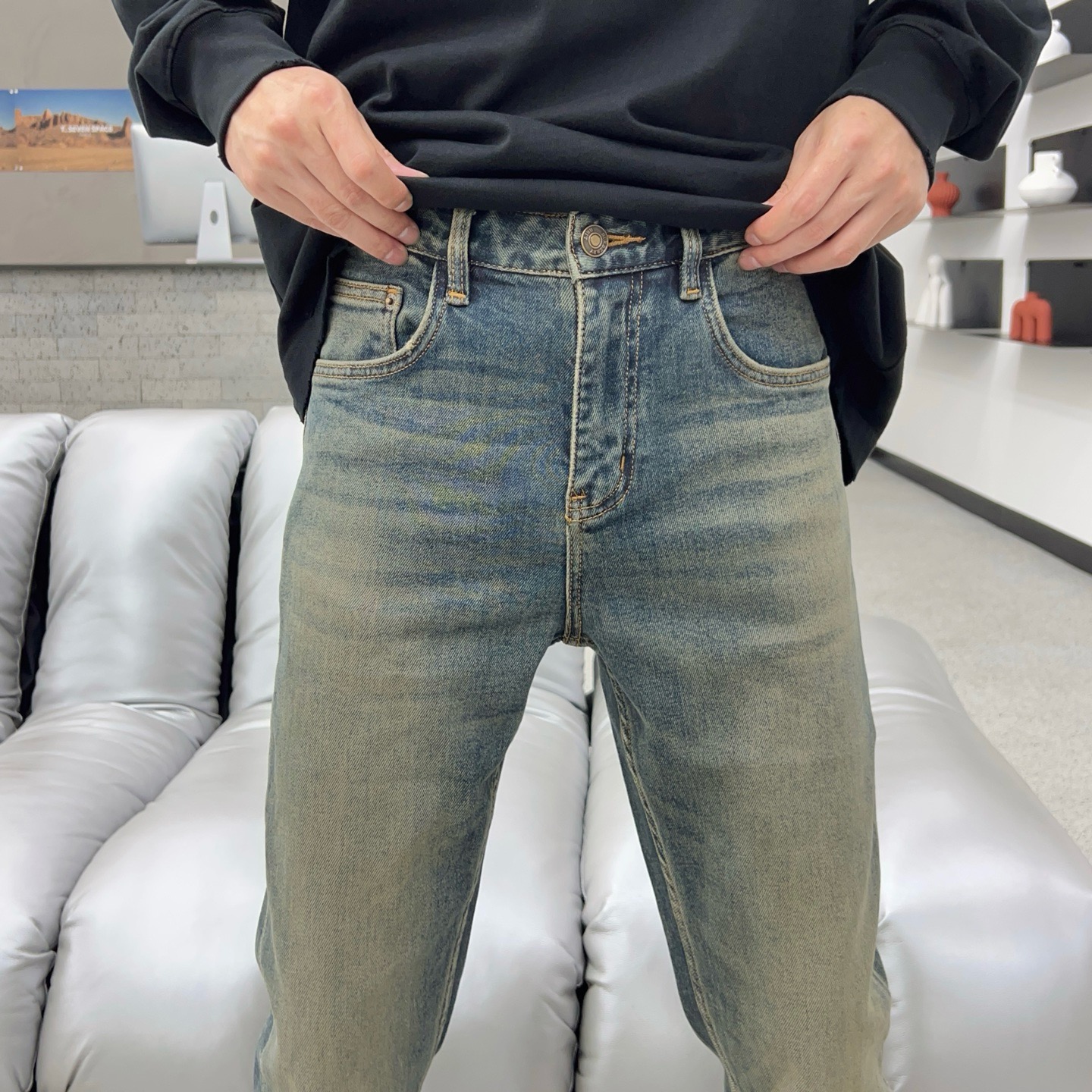 ￼ 秋款🔥新款现货上市🔥🔥原单爆款牛仔裤👖超级定制款，原版五金，超级重工工艺，版型超赞👍细节做工无可挑剔