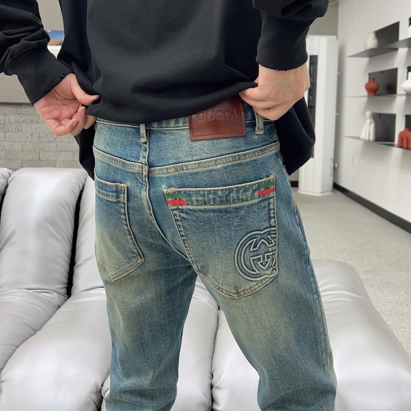 ￼ 秋款🔥新款现货上市🔥🔥原单爆款牛仔裤👖超级定制款，原版五金，超级重工工艺，版型超赞👍细节做工无可挑剔