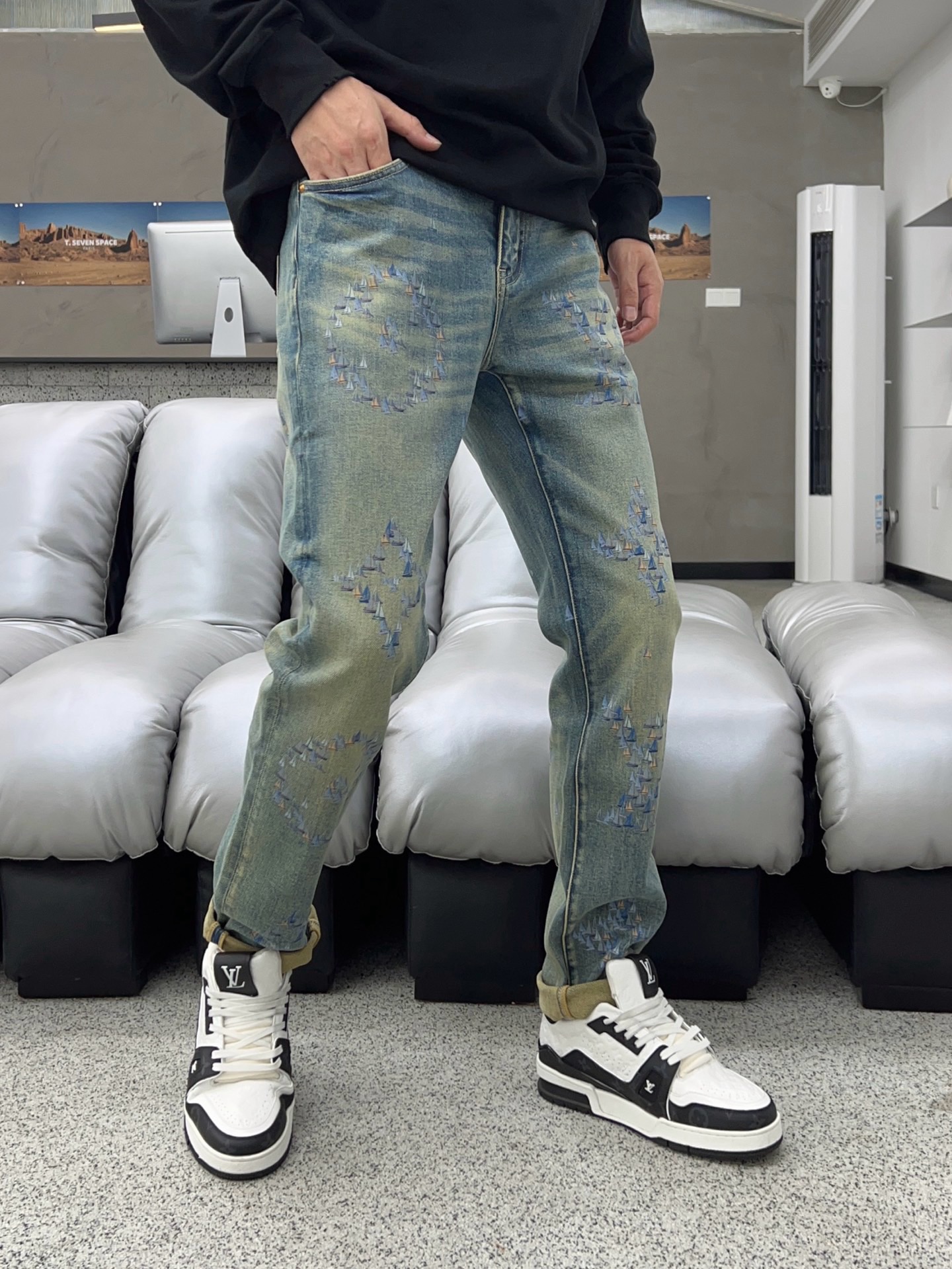 ￼ 秋款🔥新款现货上市🔥🔥原单爆款牛仔裤👖超级定制款，原版五金，超级重工工艺，版型超赞👍细节做工无可挑剔