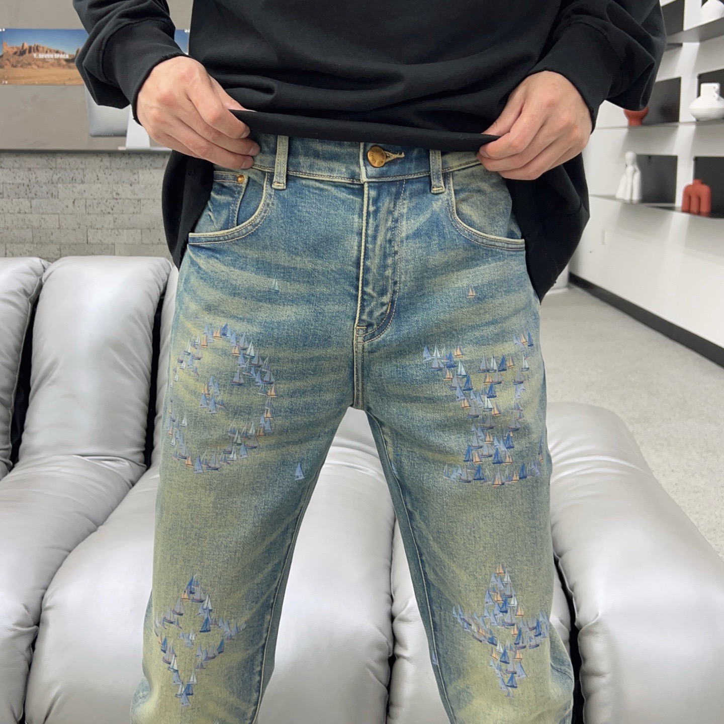 ￼ 秋款🔥新款现货上市🔥🔥原单爆款牛仔裤👖超级定制款，原版五金，超级重工工艺，版型超赞👍细节做工无可挑剔