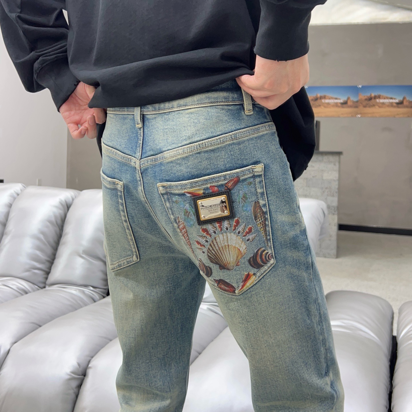 ￼ 秋款🔥新款现货上市🔥🔥原单爆款牛仔裤👖超级定制款，原版五金，超级重工工艺，版型超赞👍细节做工无可挑剔