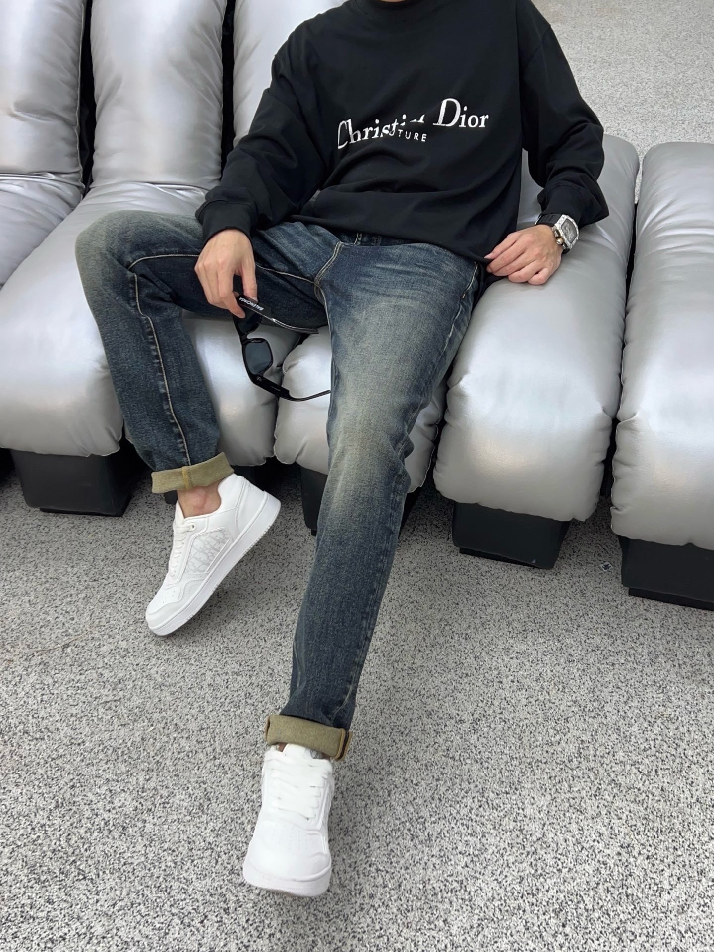 ￼  秋款🔥新款现货上市🔥🔥原单爆款牛仔裤👖超级定制款，原版五金，超级重工工艺，版型超赞👍细节做工无可挑