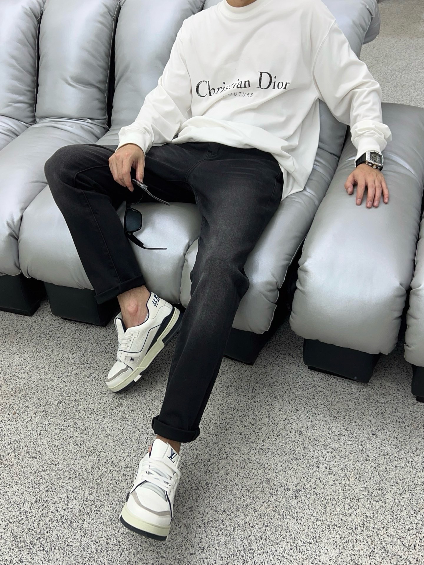 ￼ 秋款🔥新款现货上市🔥🔥原单爆款牛仔裤👖超级定制款，原版五金，超级重工工艺，版型超赞👍细节做工无可挑剔
