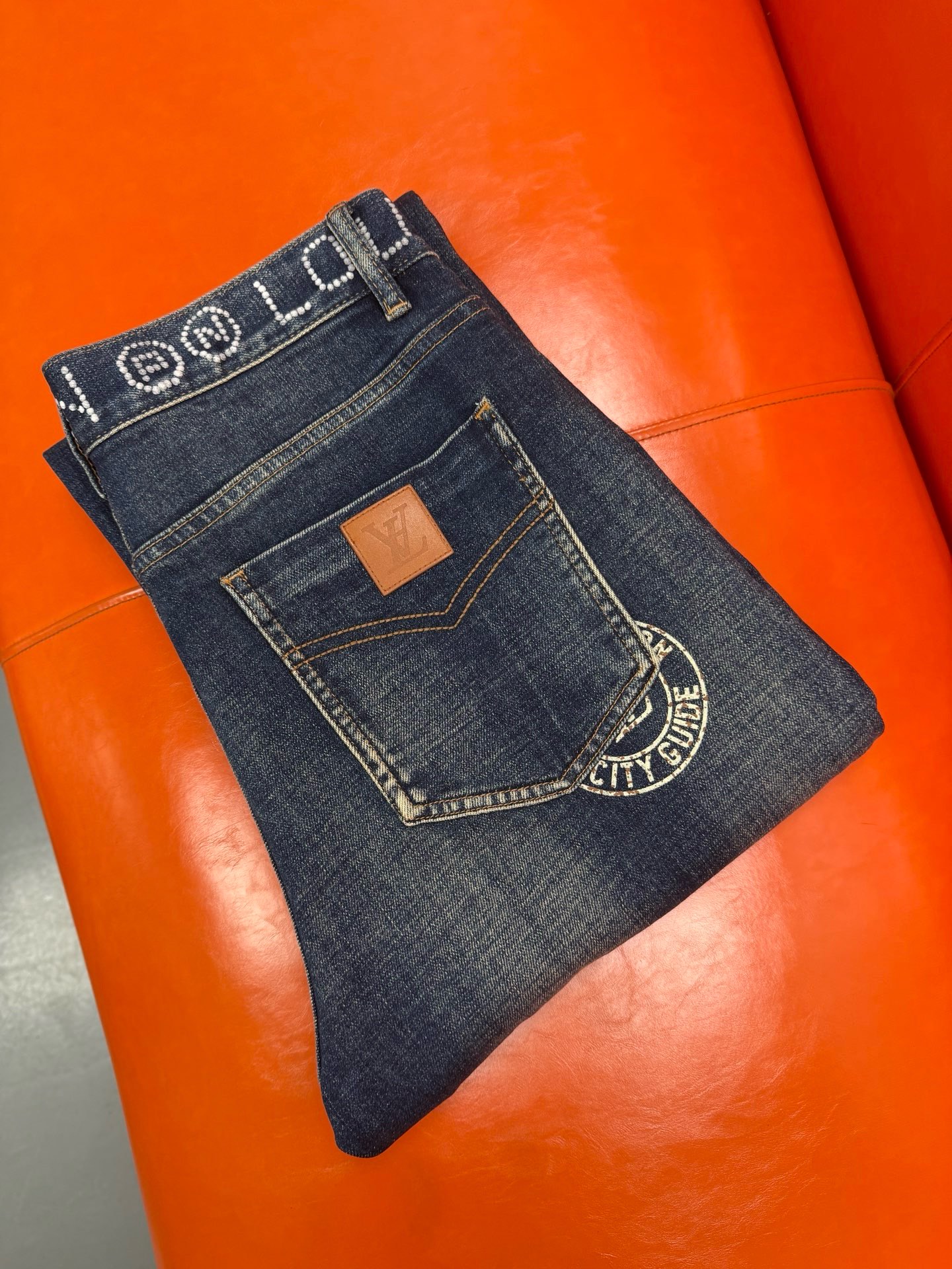 ￼ ￼ ￼ 独家爆款，牛仔裤🔥 创新新款. 直筒裤🔥￼新款现货上市🔥🔥原单爆款牛仔裤👖超级定制款，原版五