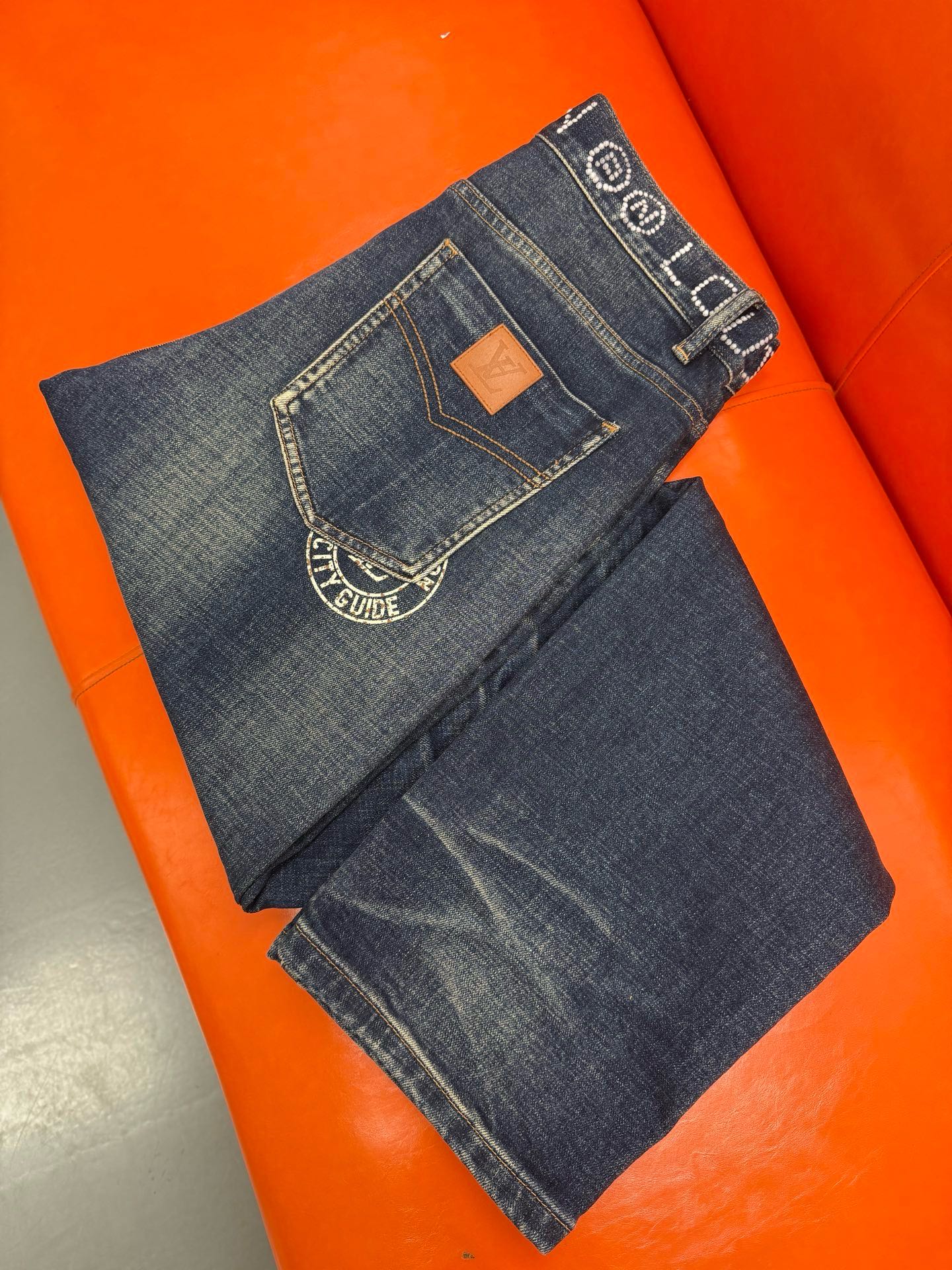 ￼ ￼ ￼ 独家爆款，牛仔裤🔥 创新新款. 直筒裤🔥￼新款现货上市🔥🔥原单爆款牛仔裤👖超级定制款，原版五