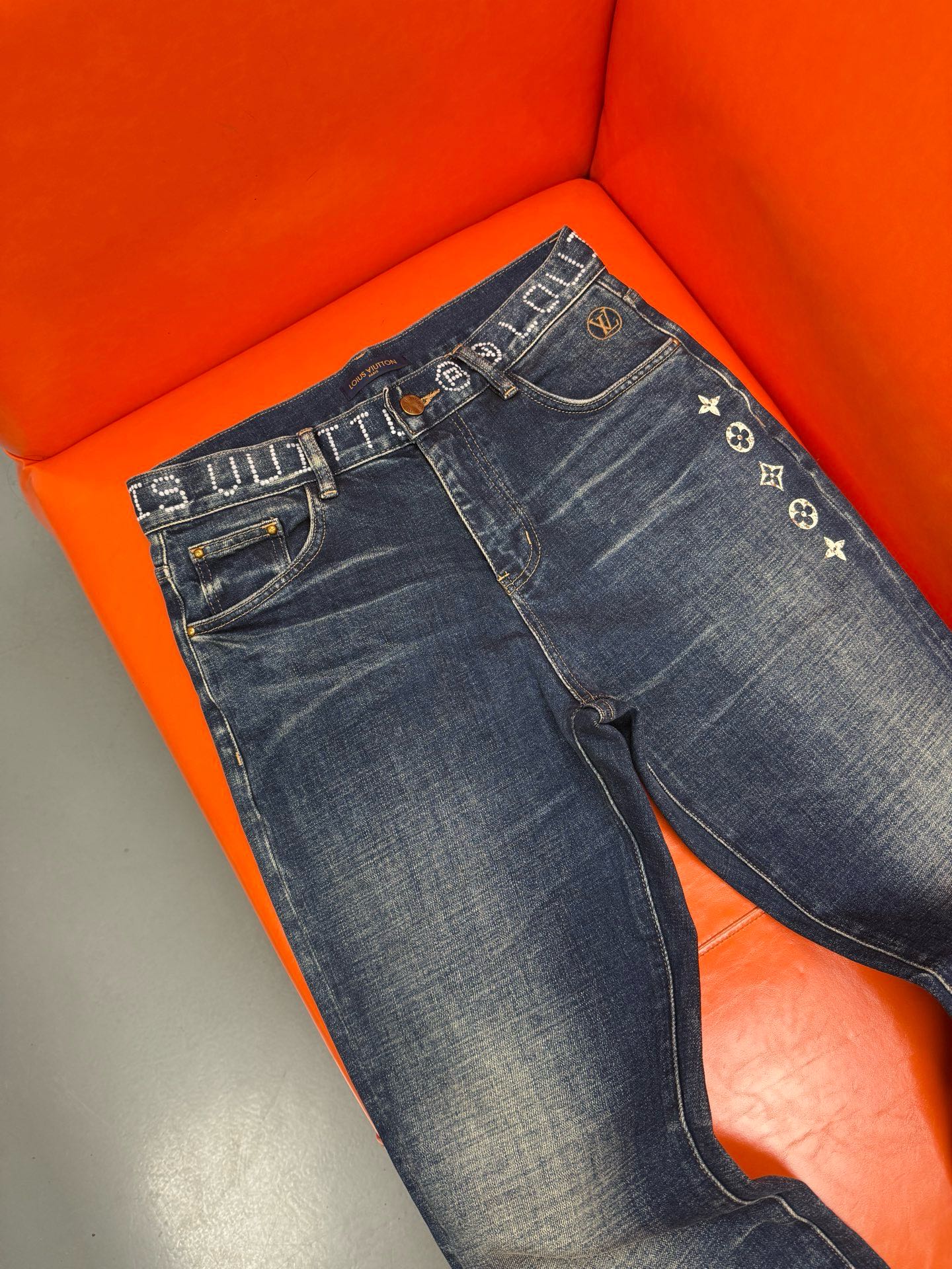 ￼ ￼ ￼ 独家爆款，牛仔裤🔥 创新新款. 直筒裤🔥￼新款现货上市🔥🔥原单爆款牛仔裤👖超级定制款，原版五