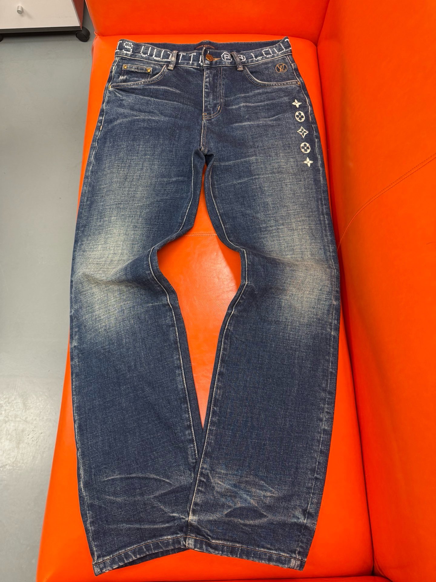 ￼ ￼ ￼ 独家爆款，牛仔裤🔥 创新新款. 直筒裤🔥￼新款现货上市🔥🔥原单爆款牛仔裤👖超级定制款，原版五