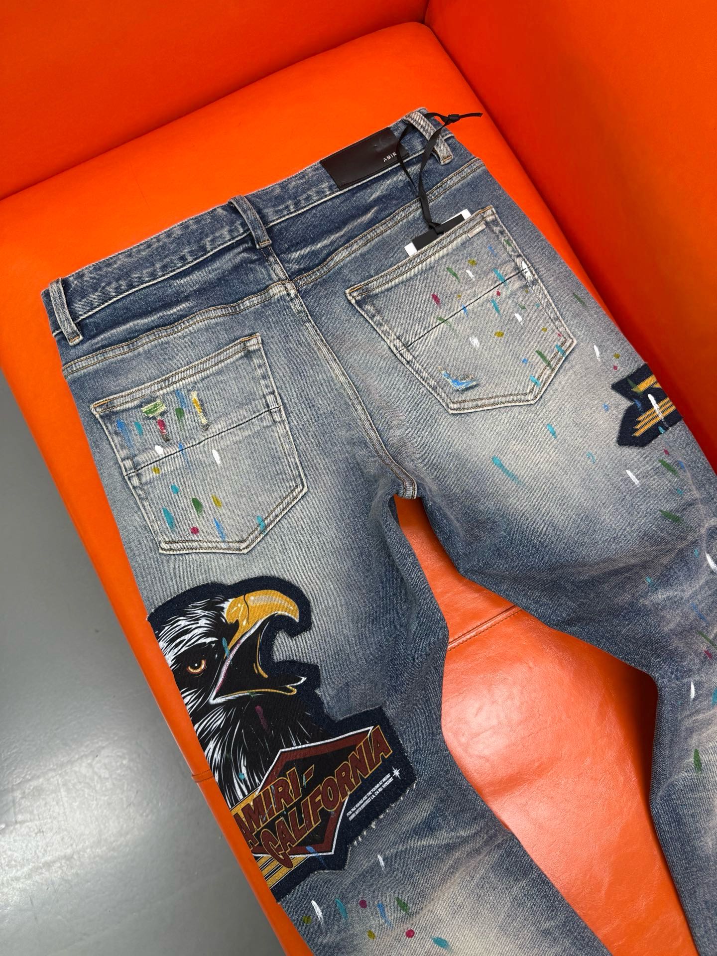 新款，创新新款. 手工手绘🔥￼新款现货上市🔥🔥原单爆款牛仔裤👖超级定制款，原版五金，超级重工工艺，版型超