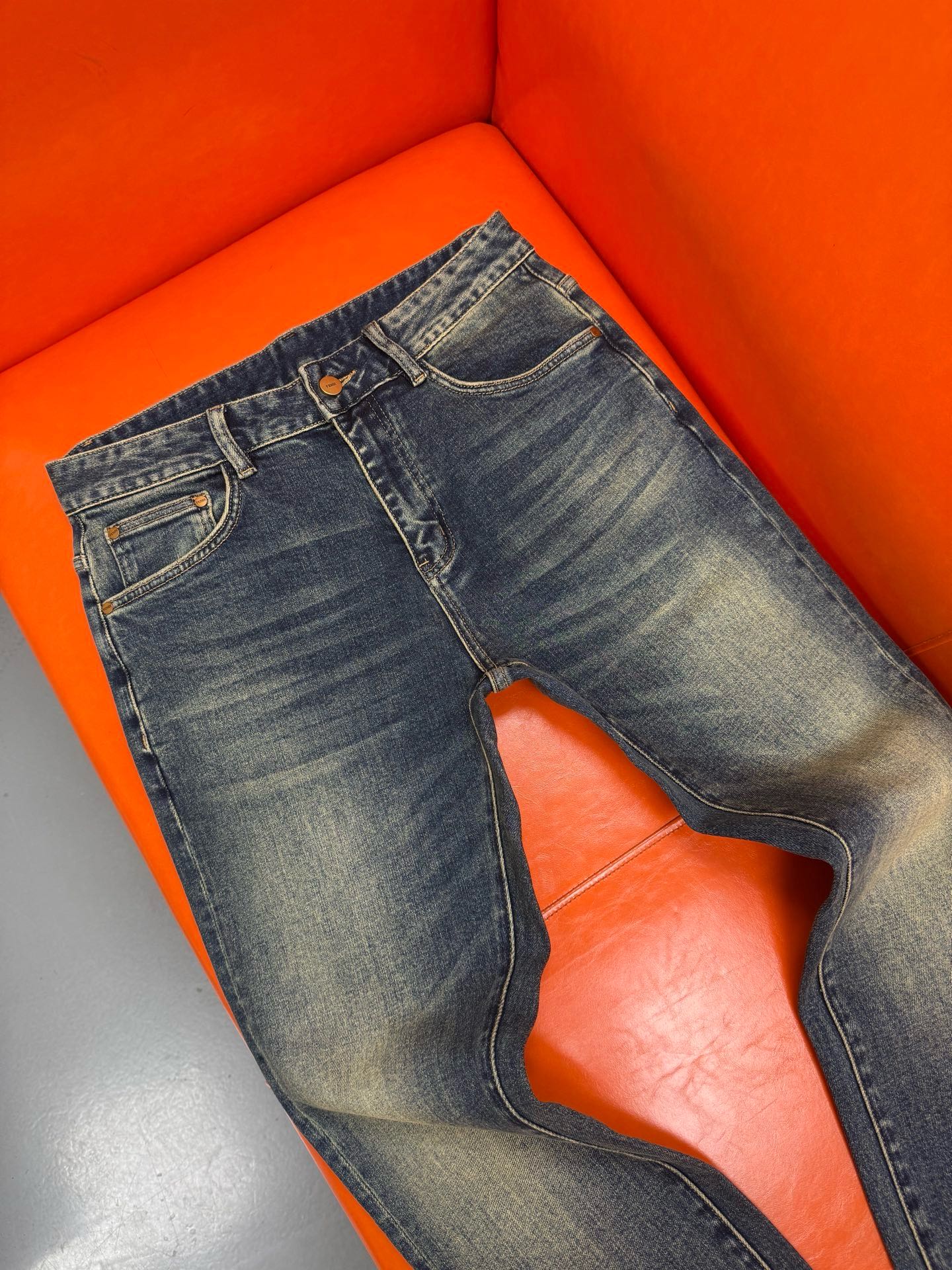 ￼ ￼ ￼ 最新款式新款上市现货🔥🔥新品🔥独家【首创】❤️原单品质🍒 爆款🔥牛仔裤👖超级定制款，原版五金