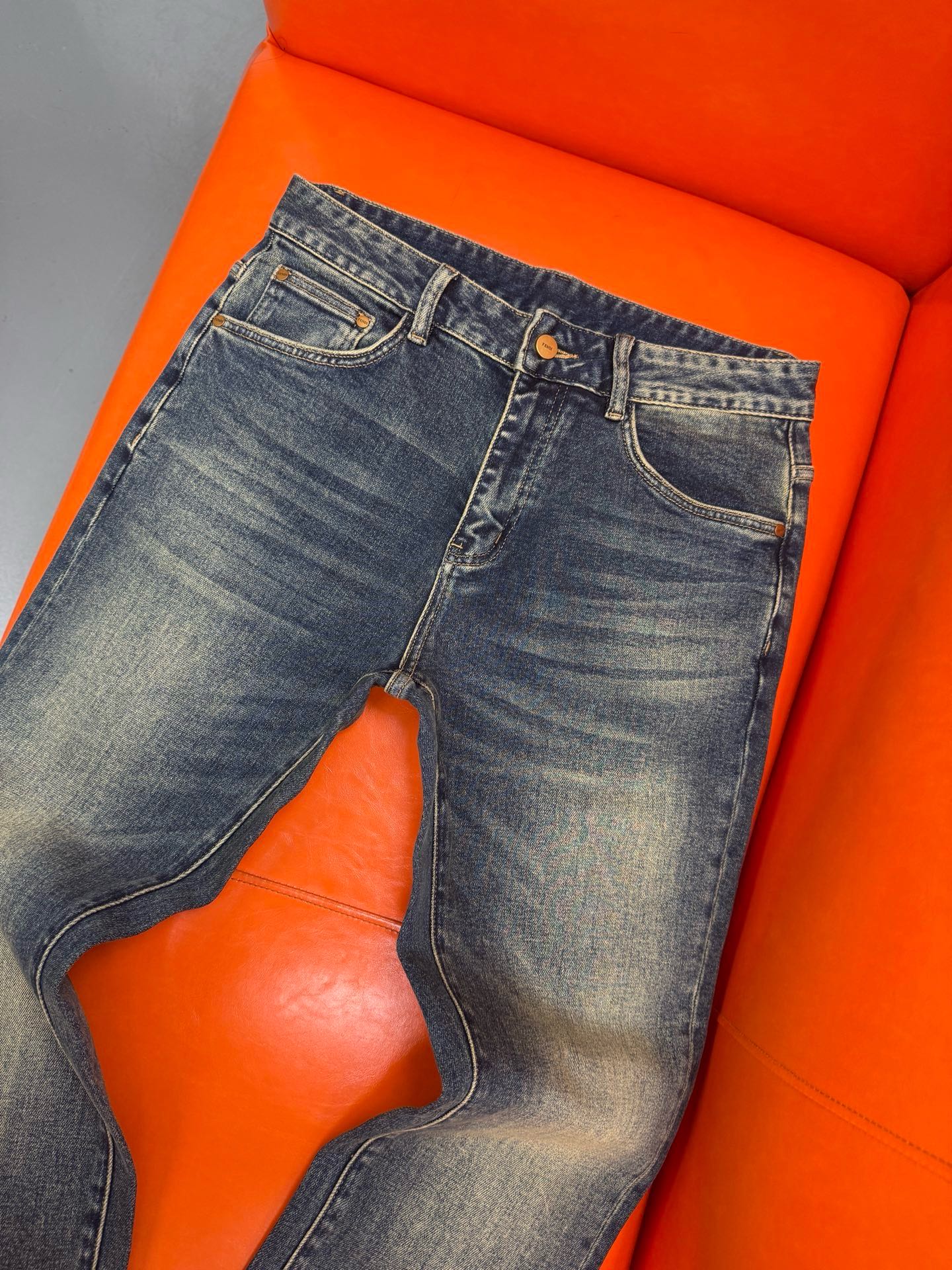 ￼ ￼ ￼ 最新款式新款上市现货🔥🔥新品🔥独家【首创】❤️原单品质🍒 爆款🔥牛仔裤👖超级定制款，原版五金