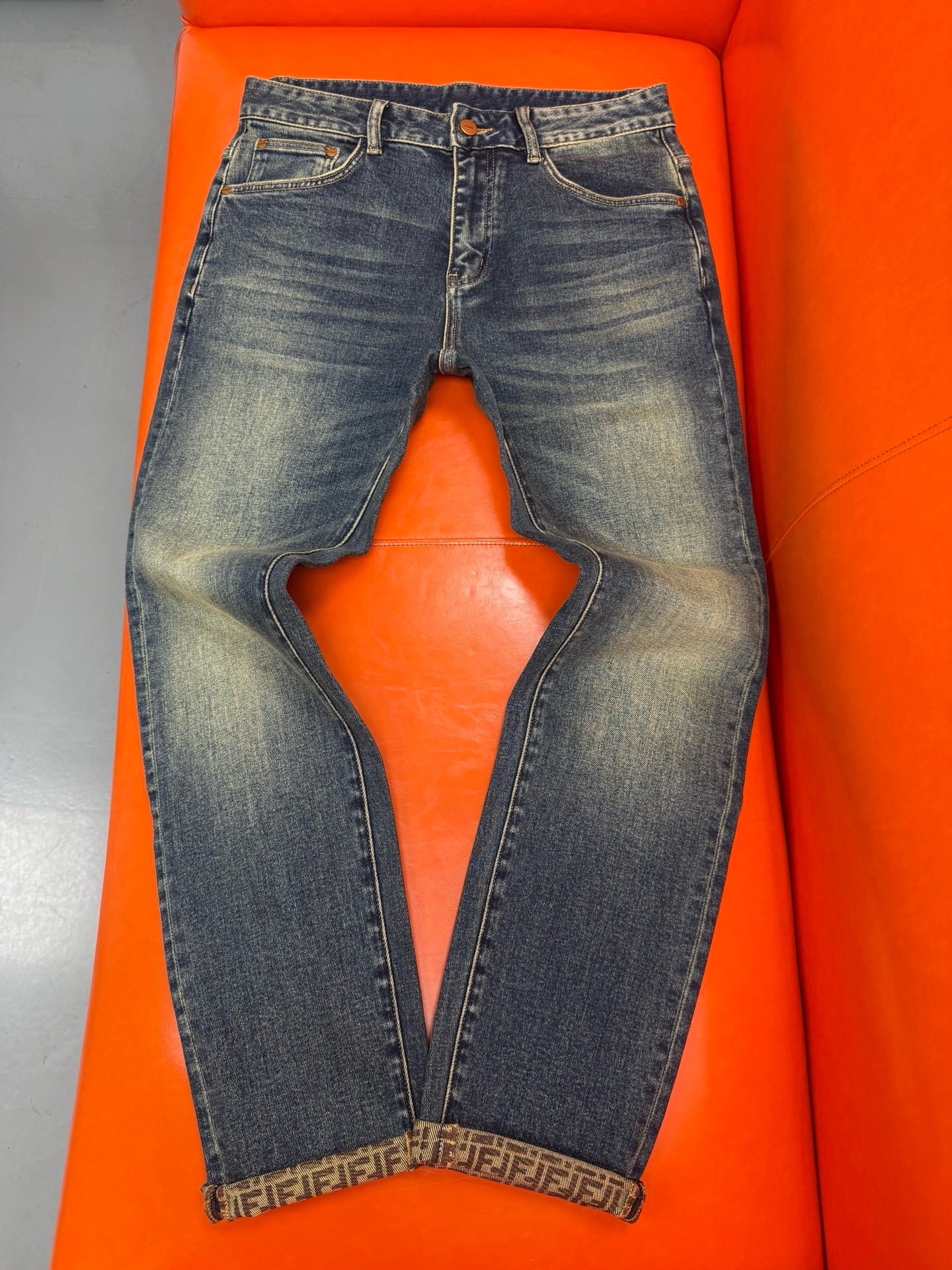 ￼ ￼ ￼ 最新款式新款上市现货🔥🔥新品🔥独家【首创】❤️原单品质🍒 爆款🔥牛仔裤👖超级定制款，原版五金