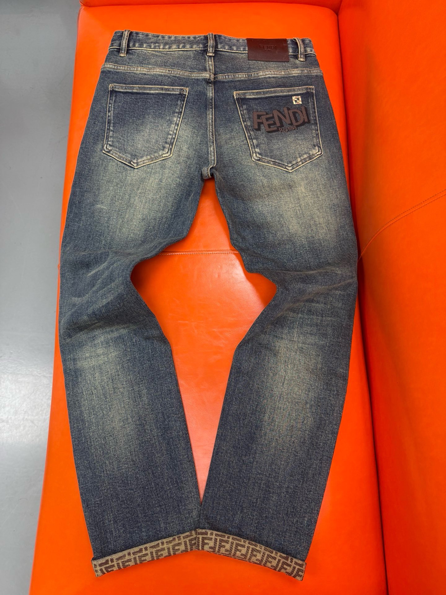 ￼ ￼ ￼ 最新款式新款上市现货🔥🔥新品🔥独家【首创】❤️原单品质🍒 爆款🔥牛仔裤👖超级定制款，原版五金