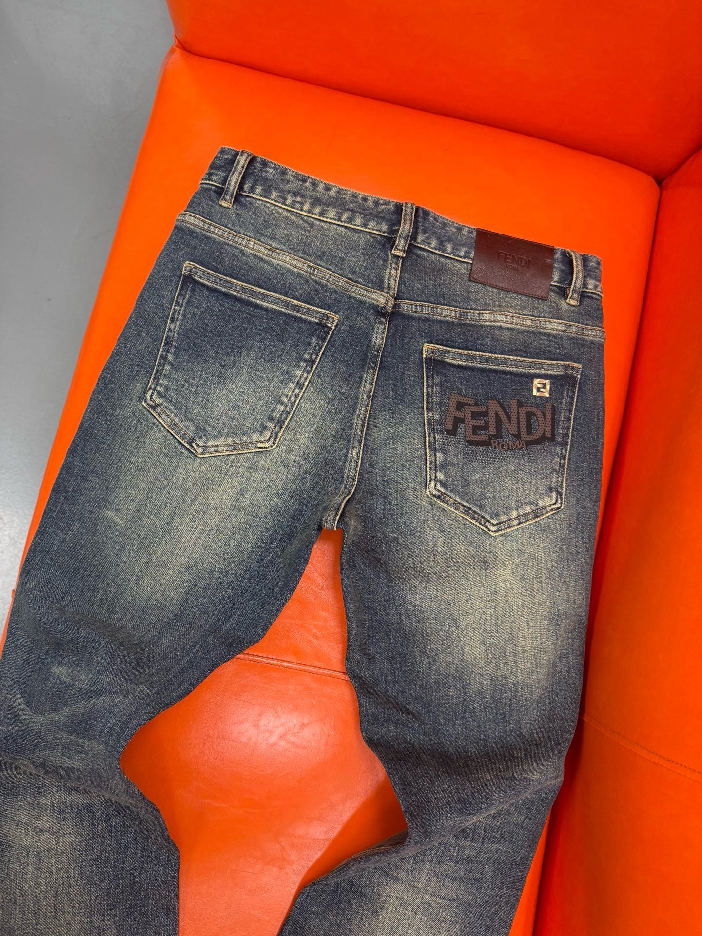 ￼ ￼ ￼ 最新款式新款上市现货🔥🔥新品🔥独家【首创】❤️原单品质🍒 爆款🔥牛仔裤👖超级定制款，原版五金