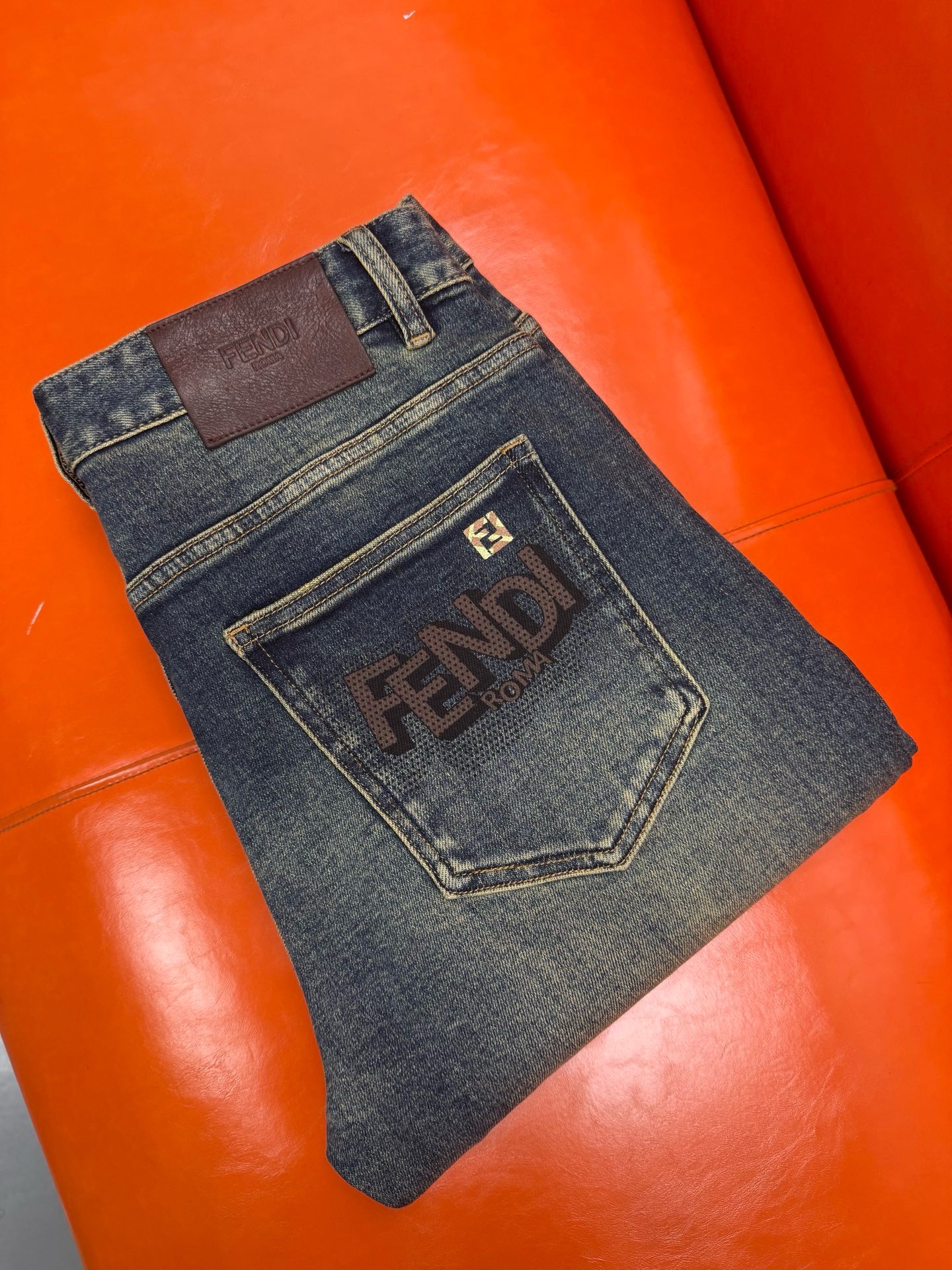 ￼ ￼ ￼ 最新款式新款上市现货🔥🔥新品🔥独家【首创】❤️原单品质🍒 爆款🔥牛仔裤👖超级定制款，原版五金