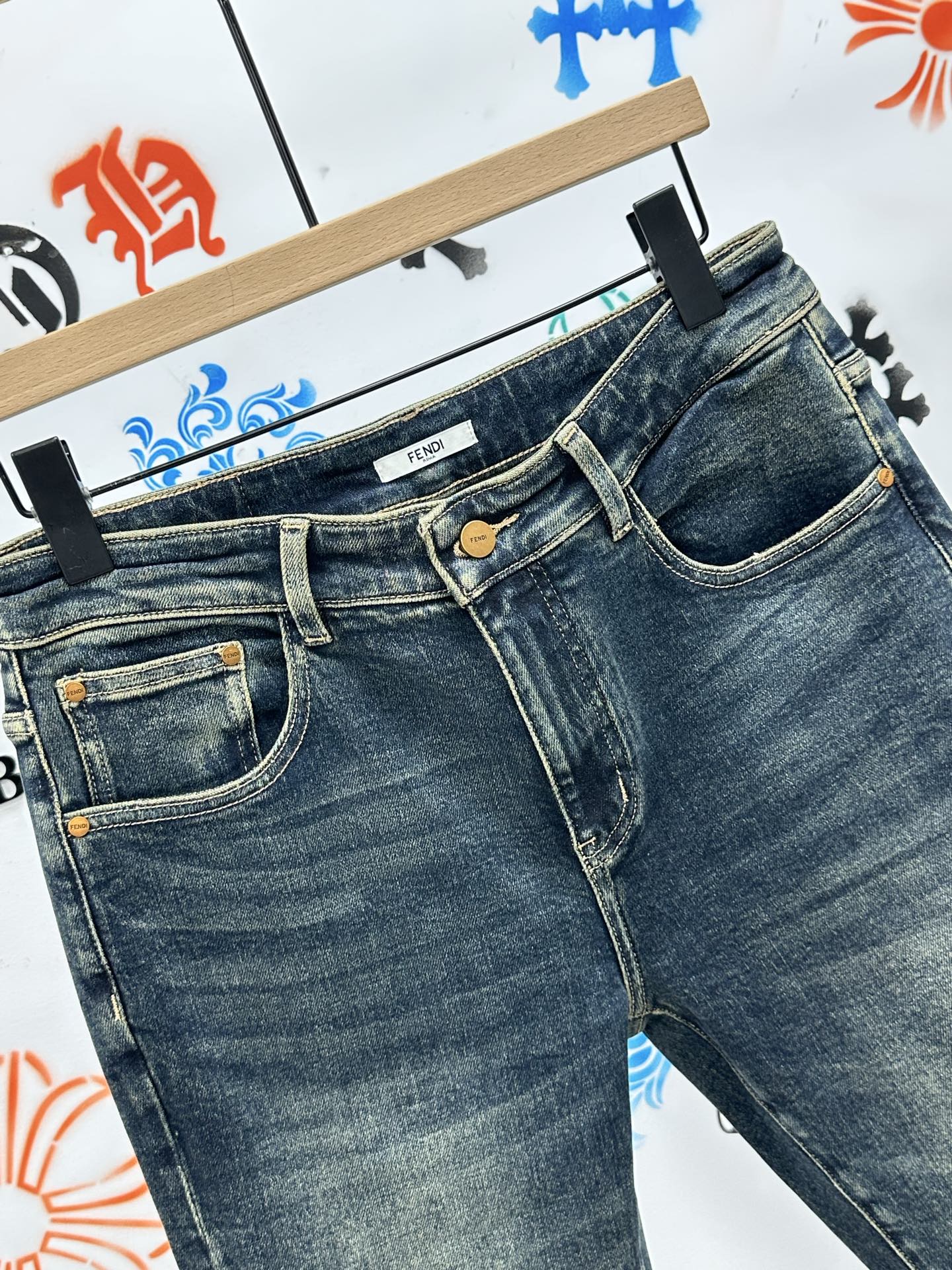 ￼ 🔥新款现货上市🔥🔥原单爆款牛仔裤👖超级定制款，原版五金，超级重工工艺，版型超赞👍细节做工无可挑剔！款