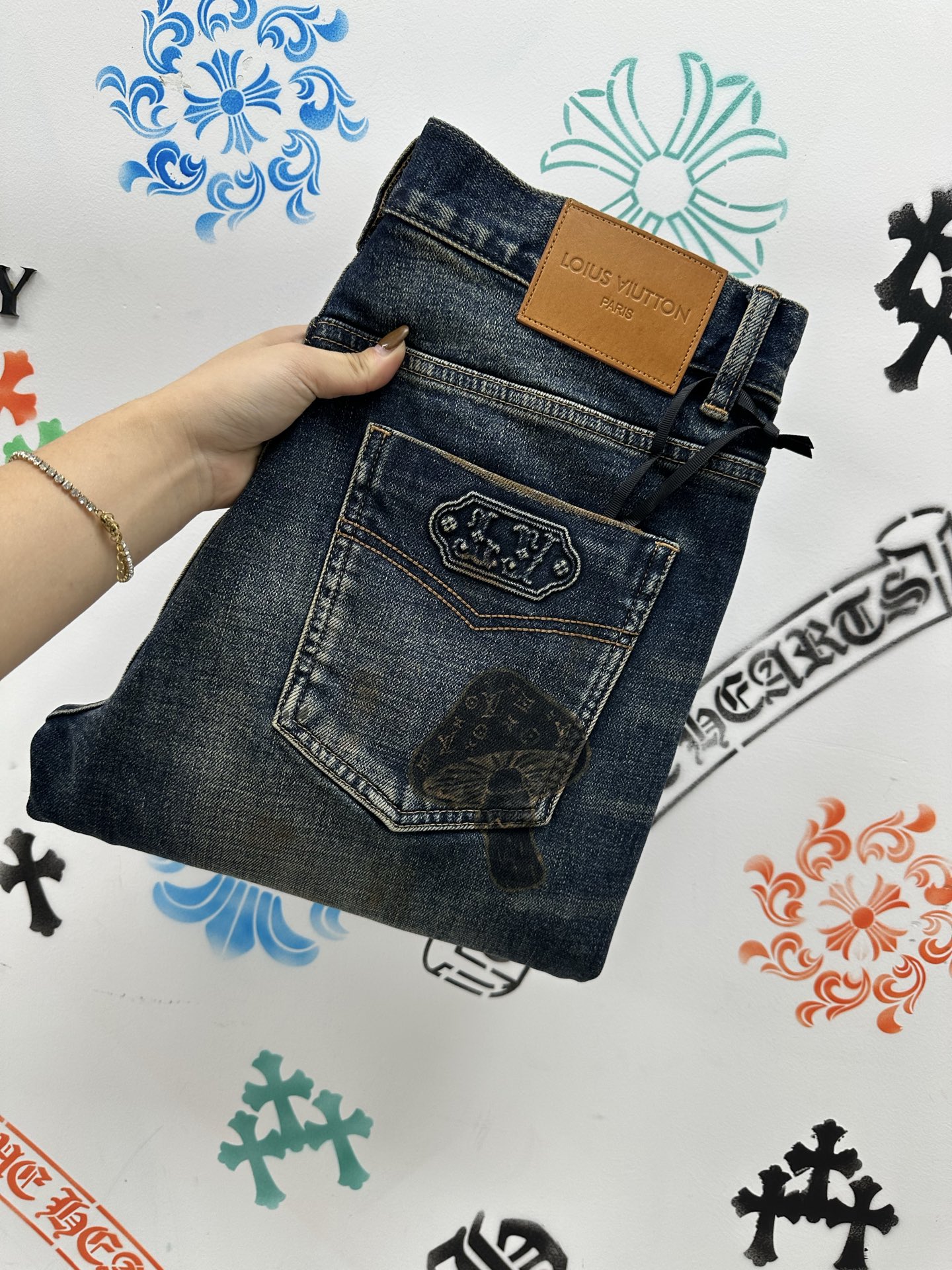 秋冬🔥新款现货上市🔥🔥原单爆款牛仔裤👖超级定制款，原版五金，超级重工工艺，版型超赞👍细节做工无可挑剔！款