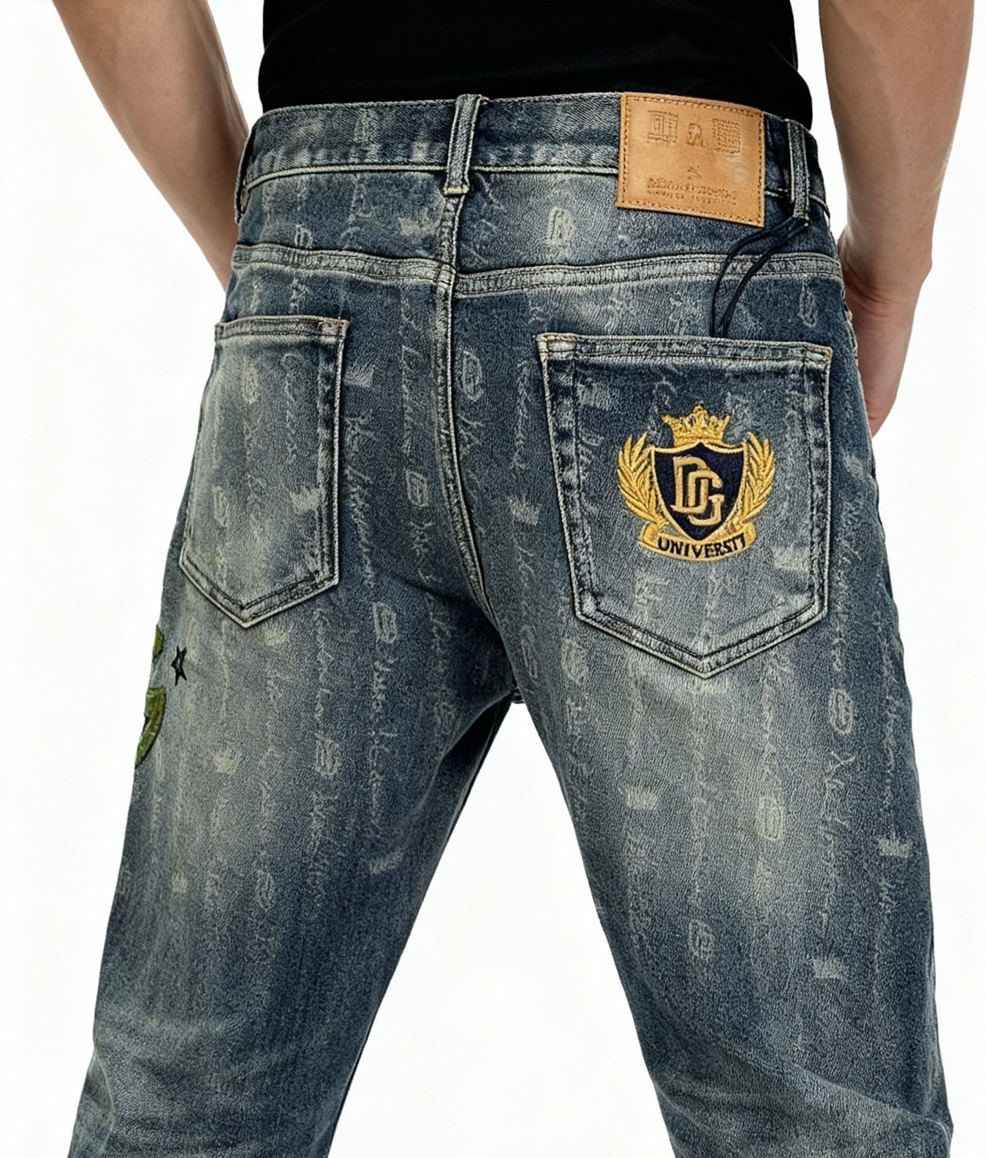 ￼ 。秋冬🐮🔥新款现货上市🔥🔥原单爆款牛仔裤👖超级定制款，原版五金，超级重工工艺，版型超赞👍细节做工无可