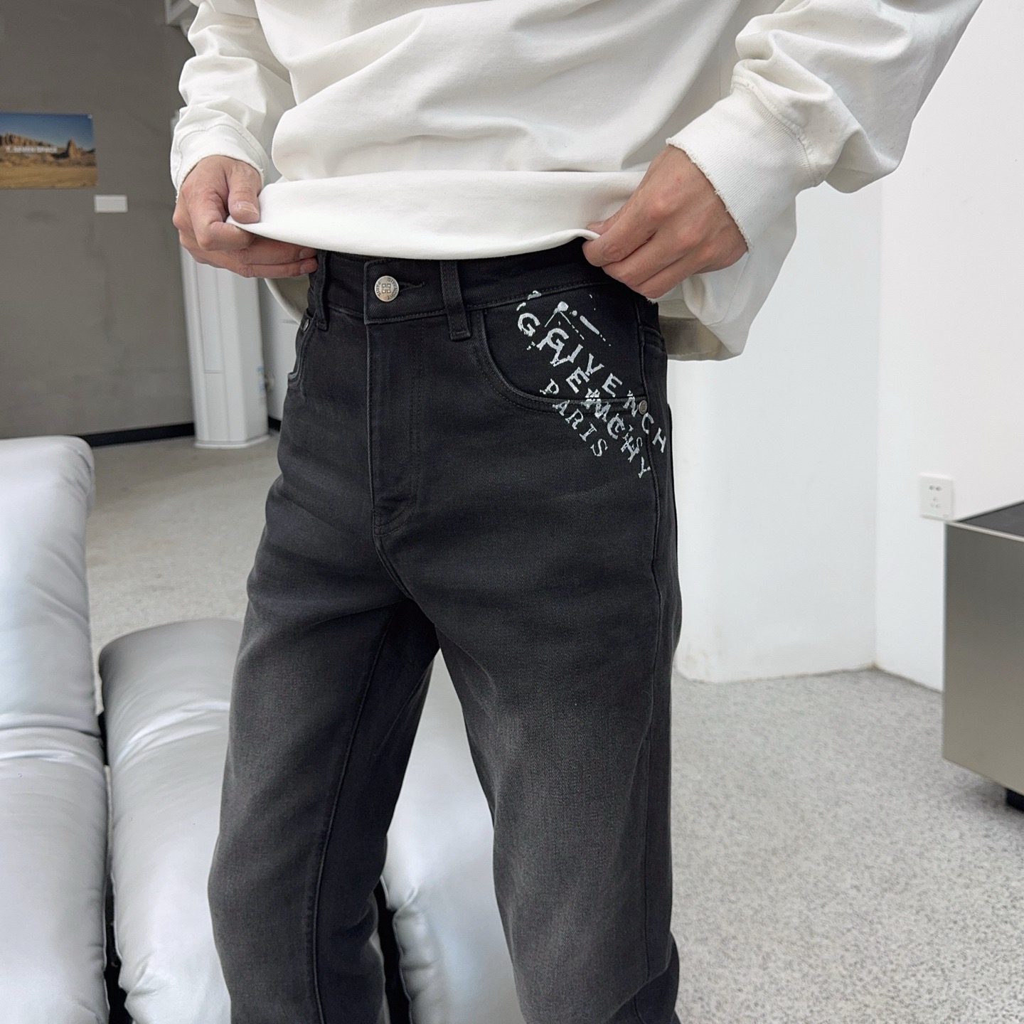 ￼ 冬❄️（底抓绒）秋冬🔥新款现货上市🔥🔥原单爆款牛仔裤👖超级定制款，原版五金，超级重工工艺，版型超赞👍