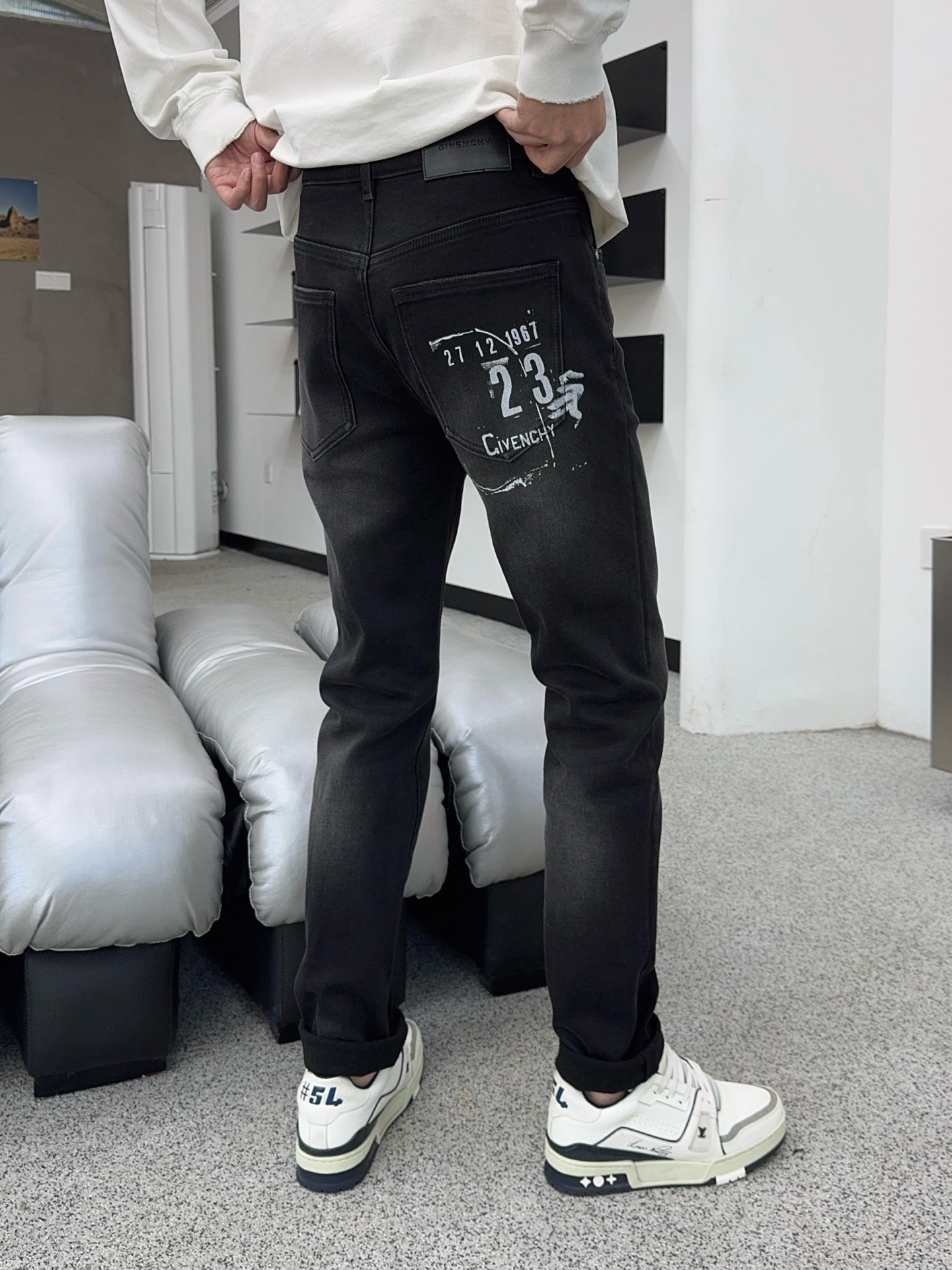 ￼ 冬❄️（底抓绒）秋冬🔥新款现货上市🔥🔥原单爆款牛仔裤👖超级定制款，原版五金，超级重工工艺，版型超赞👍