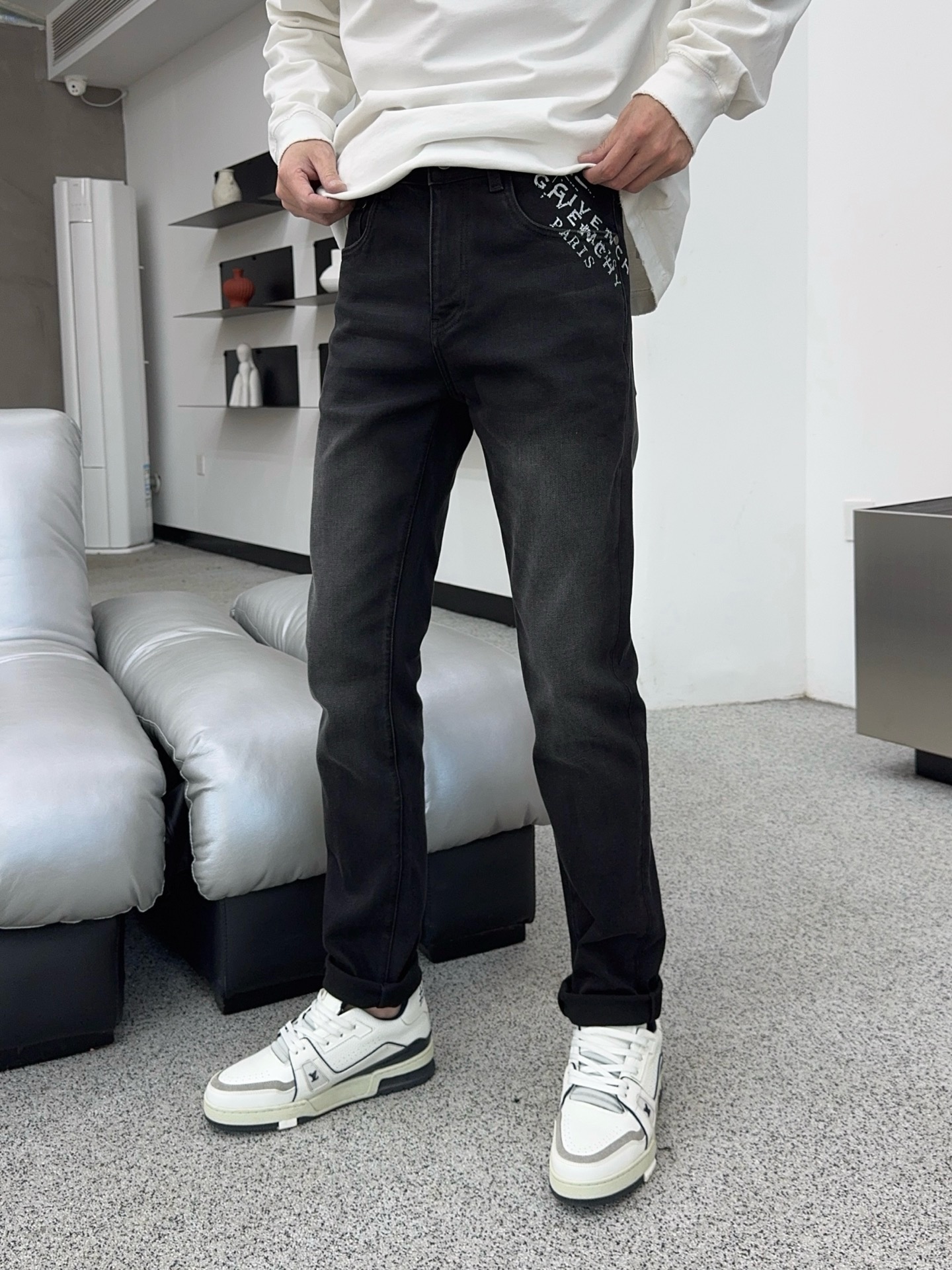 ￼ 冬❄️（底抓绒）秋冬🔥新款现货上市🔥🔥原单爆款牛仔裤👖超级定制款，原版五金，超级重工工艺，版型超赞👍