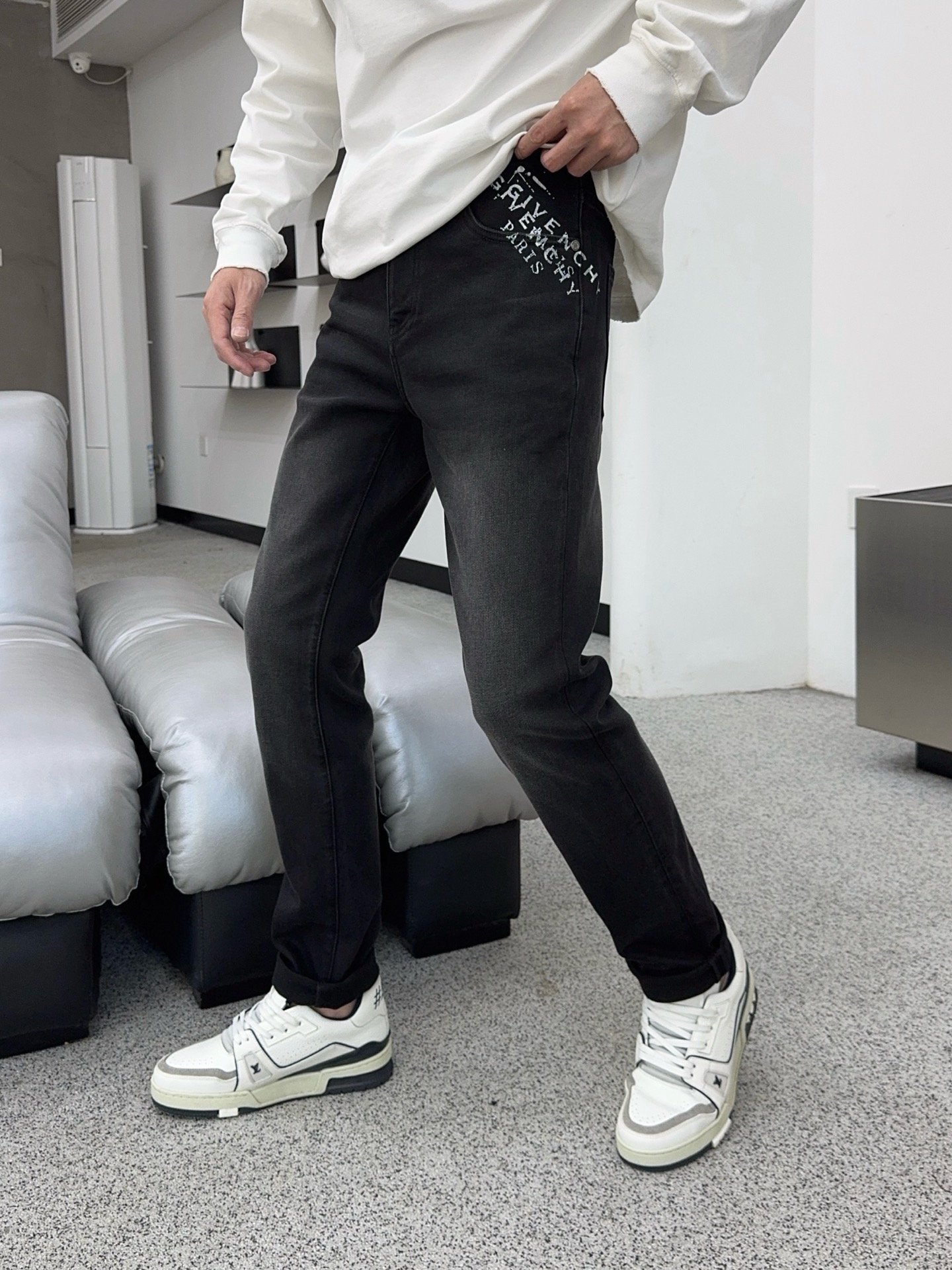 ￼ 冬❄️（底抓绒）秋冬🔥新款现货上市🔥🔥原单爆款牛仔裤👖超级定制款，原版五金，超级重工工艺，版型超赞👍