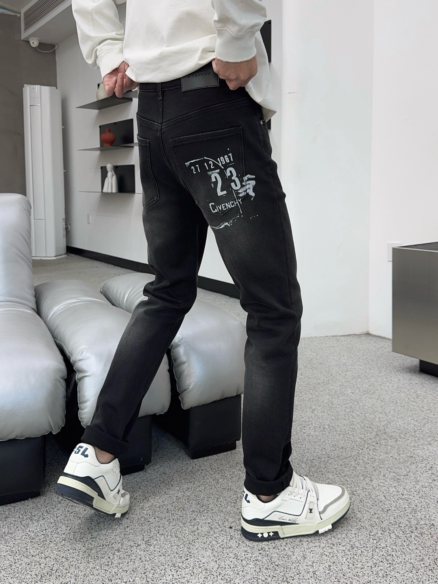 ￼ 冬❄️（底抓绒）秋冬🔥新款现货上市🔥🔥原单爆款牛仔裤👖超级定制款，原版五金，超级重工工艺，版型超赞👍