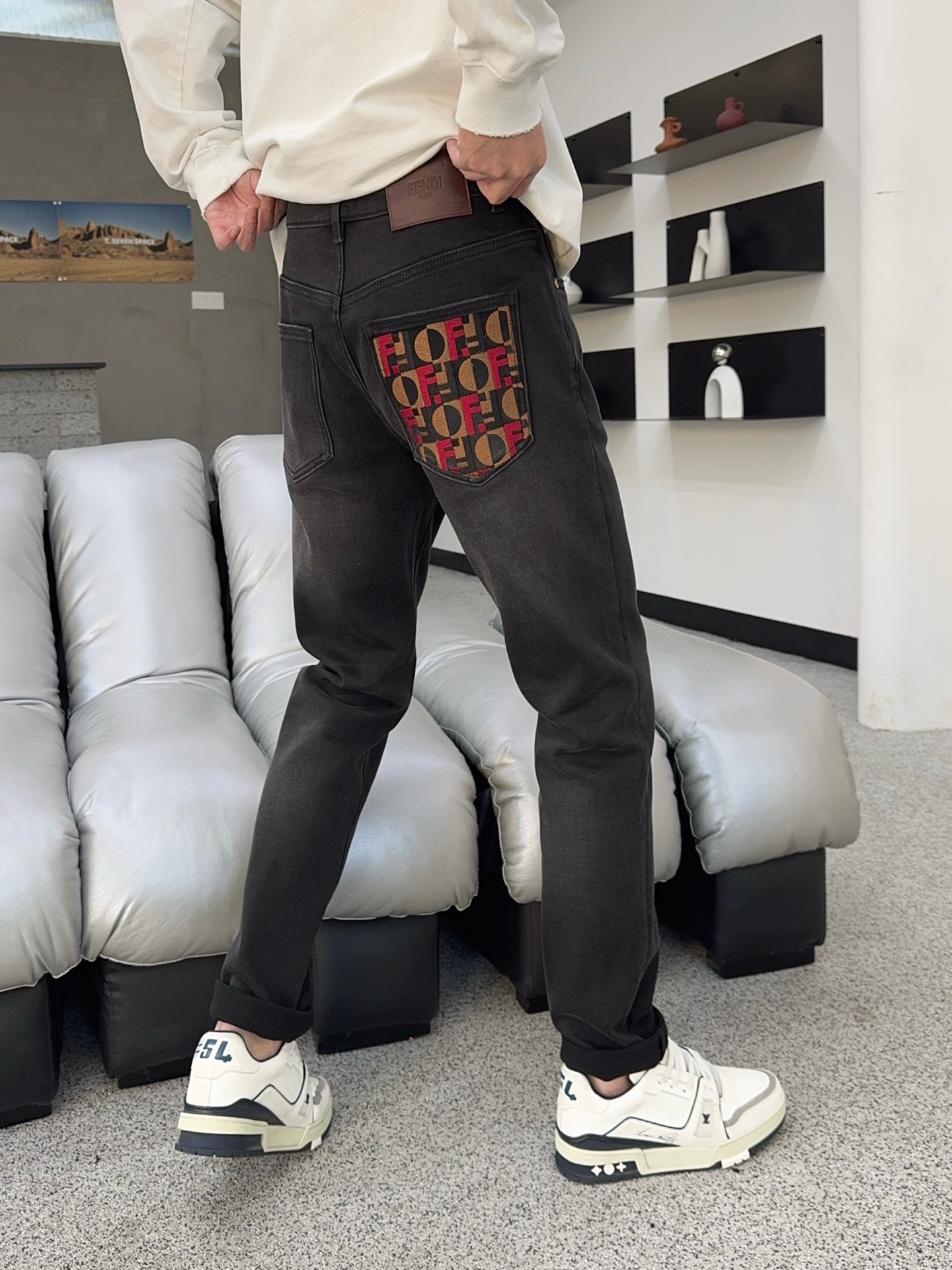 ￼ 冬❄️（底抓绒）秋冬🔥新款现货上市🔥🔥原单爆款牛仔裤👖超级定制款，原版五金，超级重工工艺，版型超赞👍