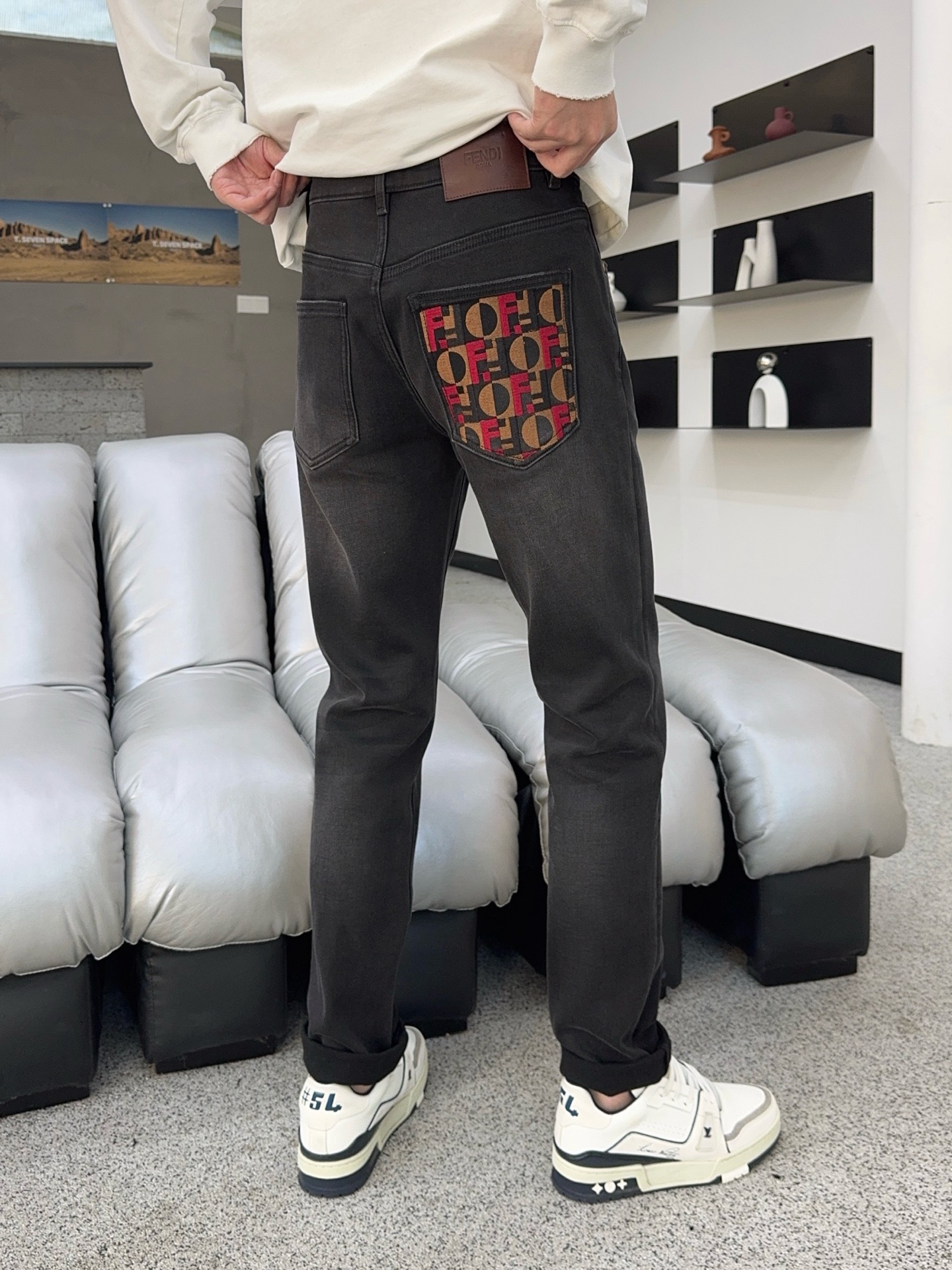 ￼ 冬❄️（底抓绒）秋冬🔥新款现货上市🔥🔥原单爆款牛仔裤👖超级定制款，原版五金，超级重工工艺，版型超赞👍